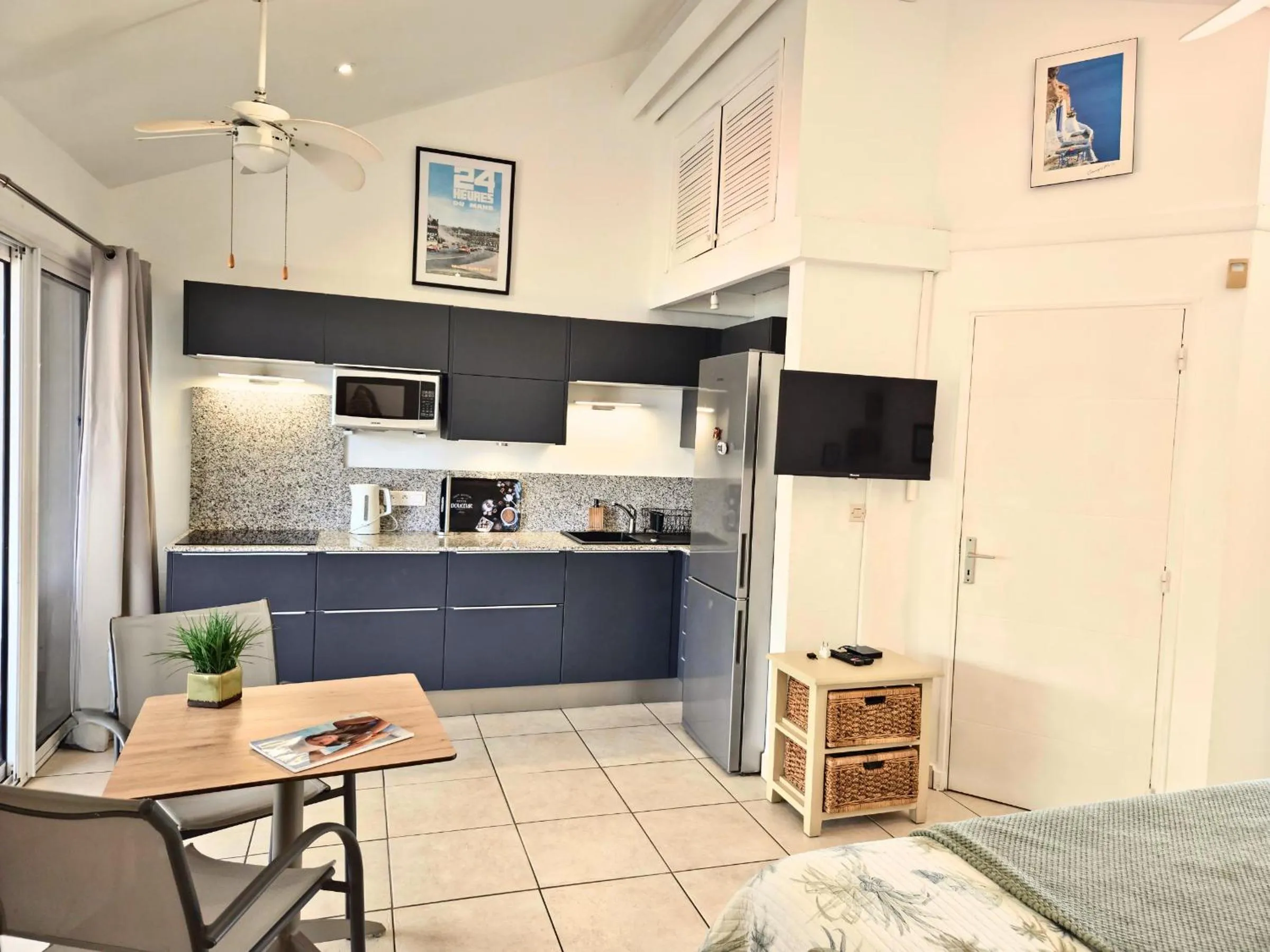 Kitchen or kitchenette in Les Balcons d'Oyster Pond