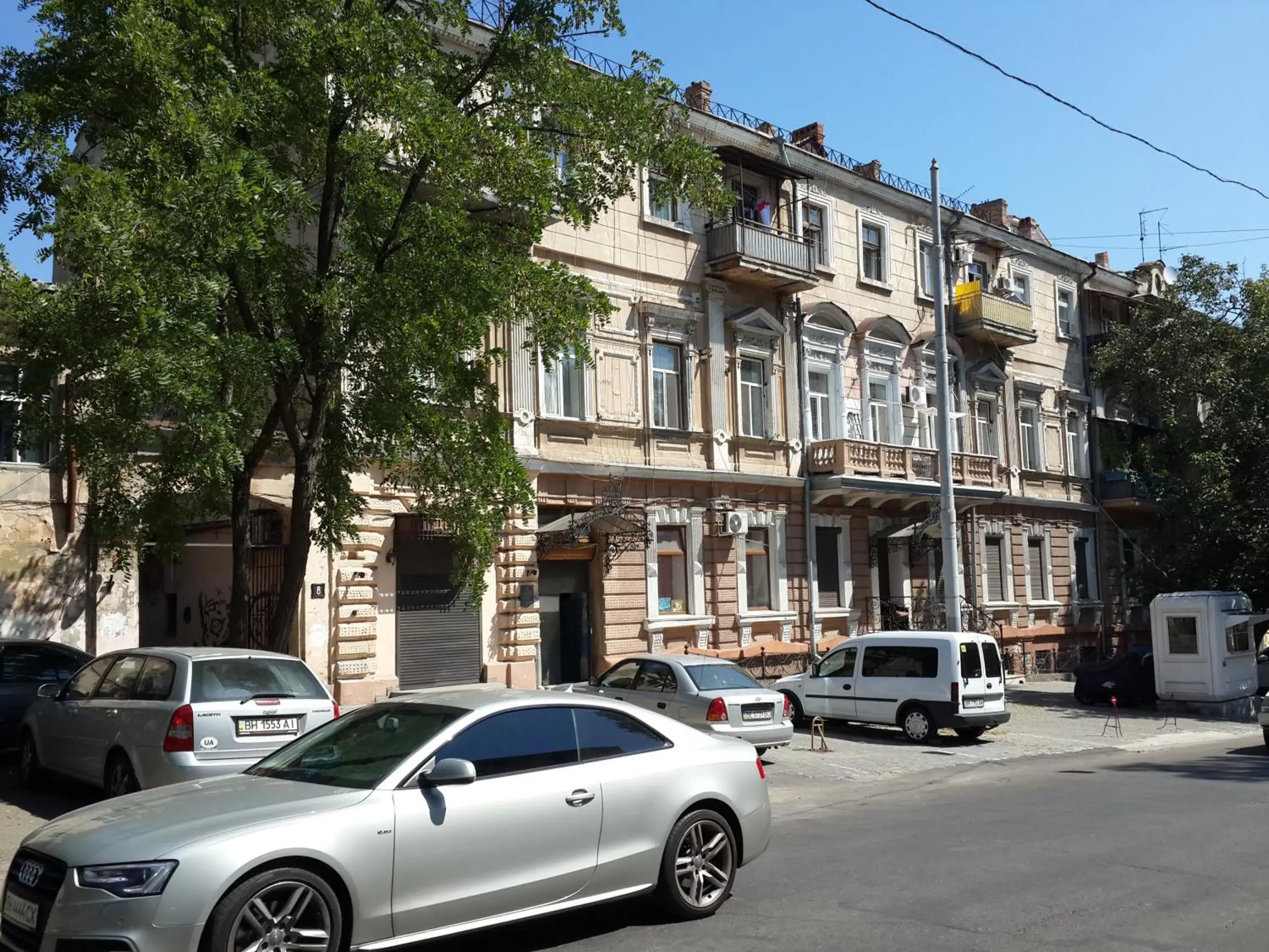 Apartment with Shower in Cozy studio in the heart of Odessa Apartment with Shower in Cozy studio in the heart of Odessa
