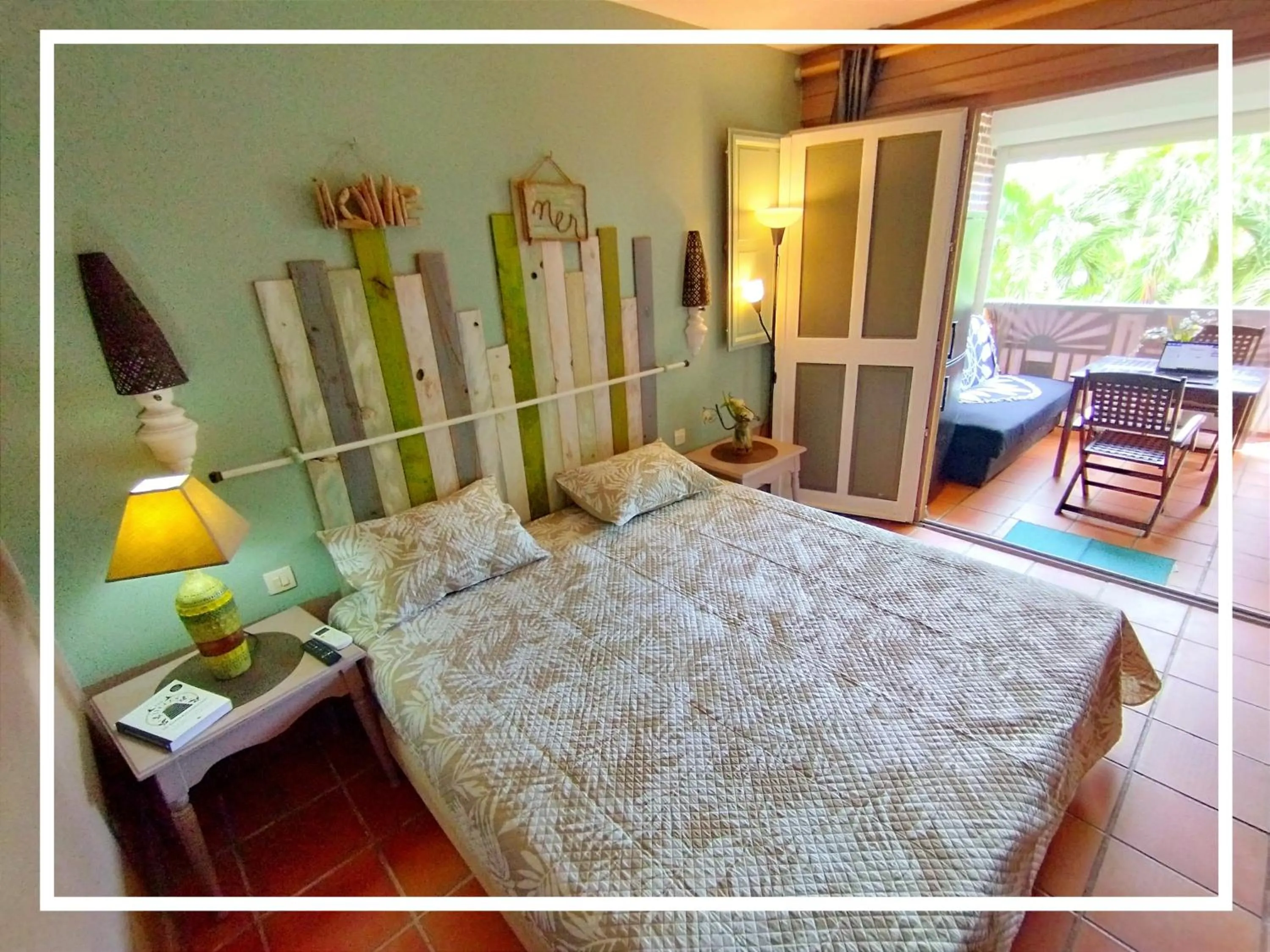 Photo of the whole room, Bed in Studio Ti Dô Geo - Anse des Rochers à St François - Guadeloupe