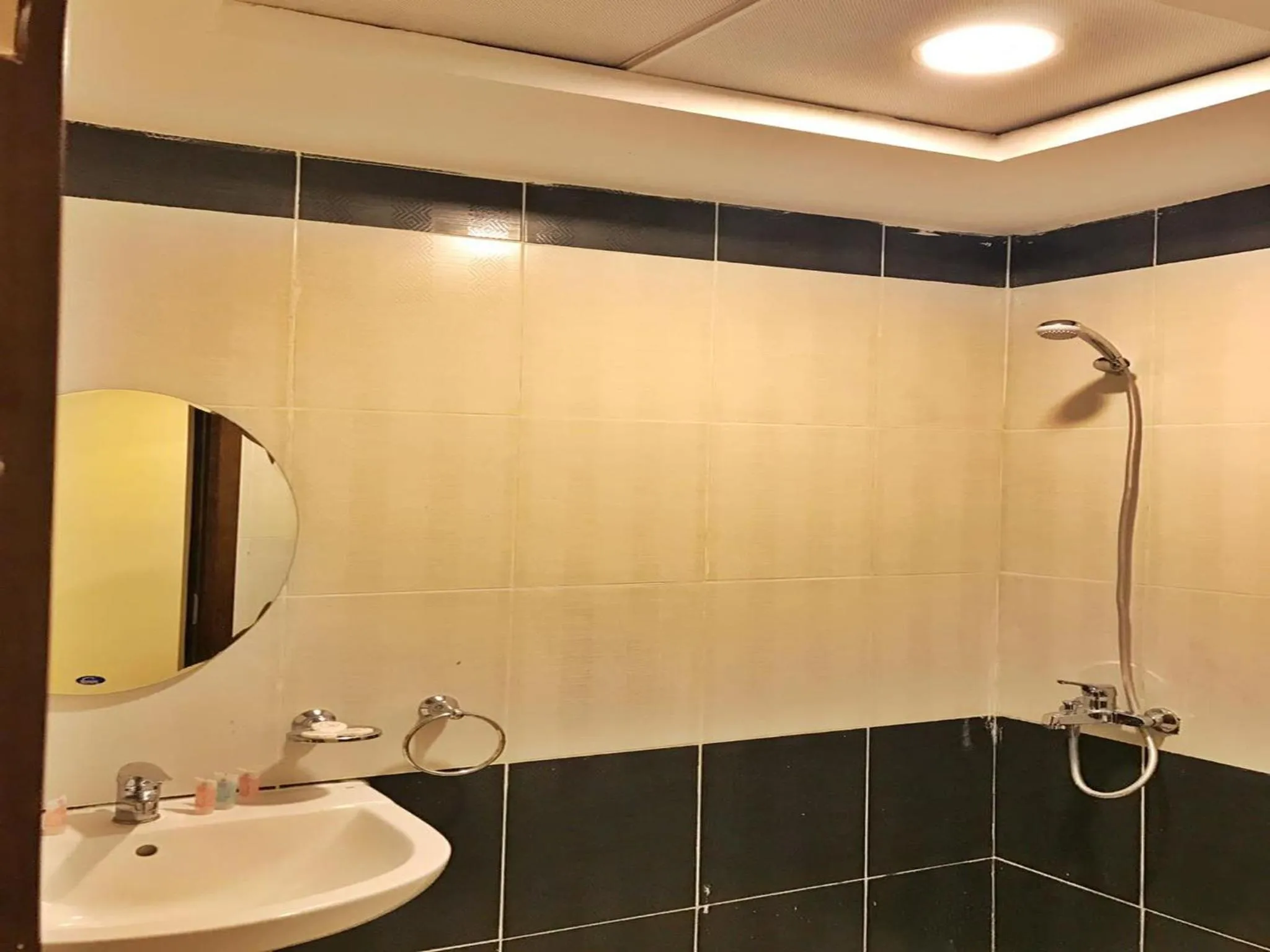 Bathroom in Knooz Aldiafah