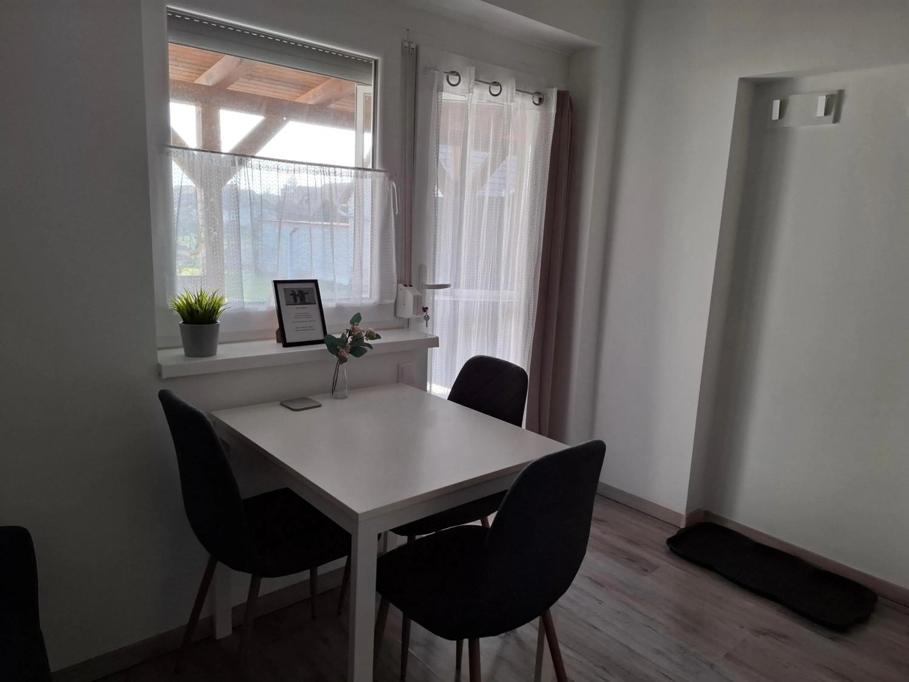 One-Bedroom Apartment - single occupancy in Werner Apartman