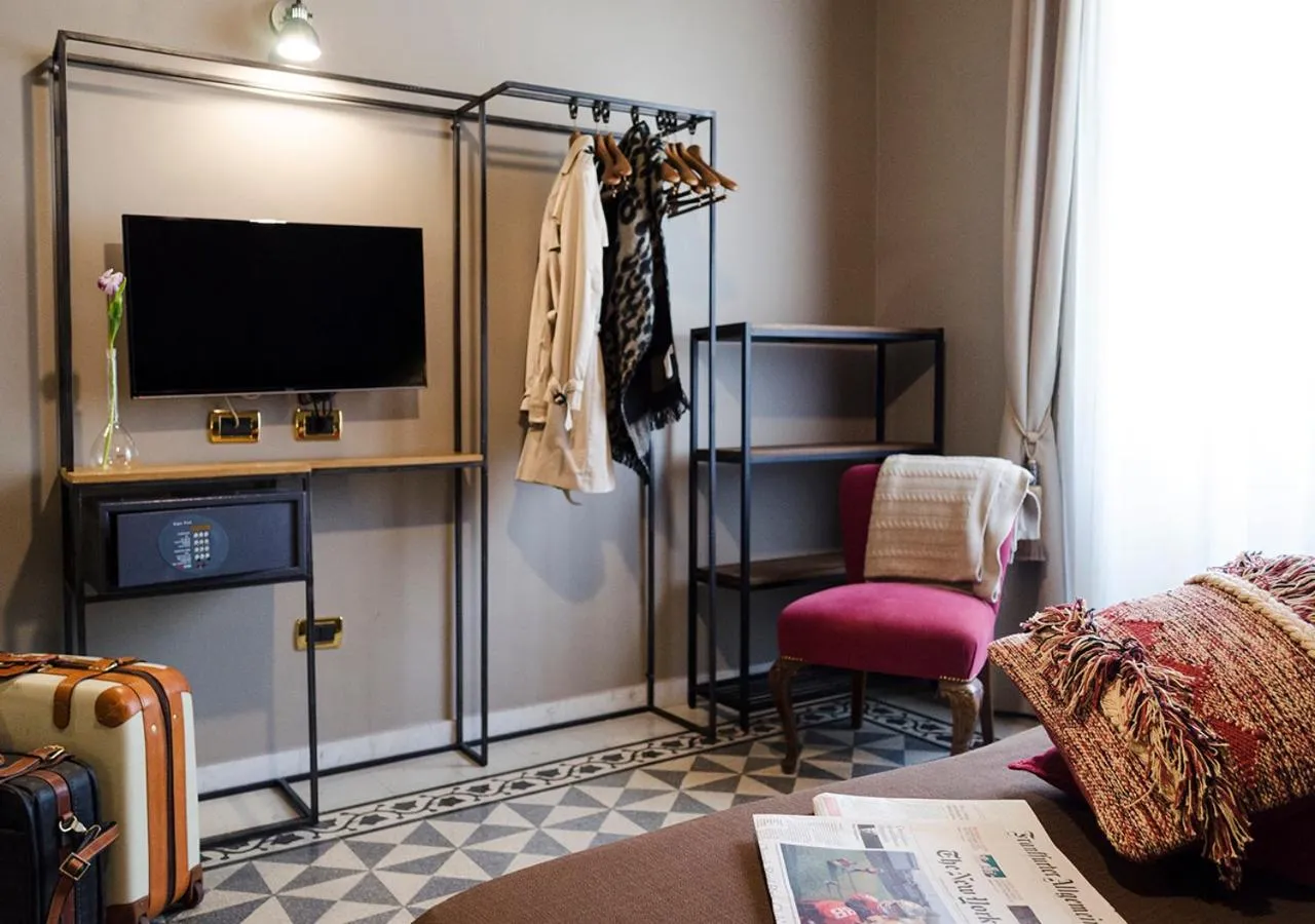 Bedroom, Bed in Eterna Roma