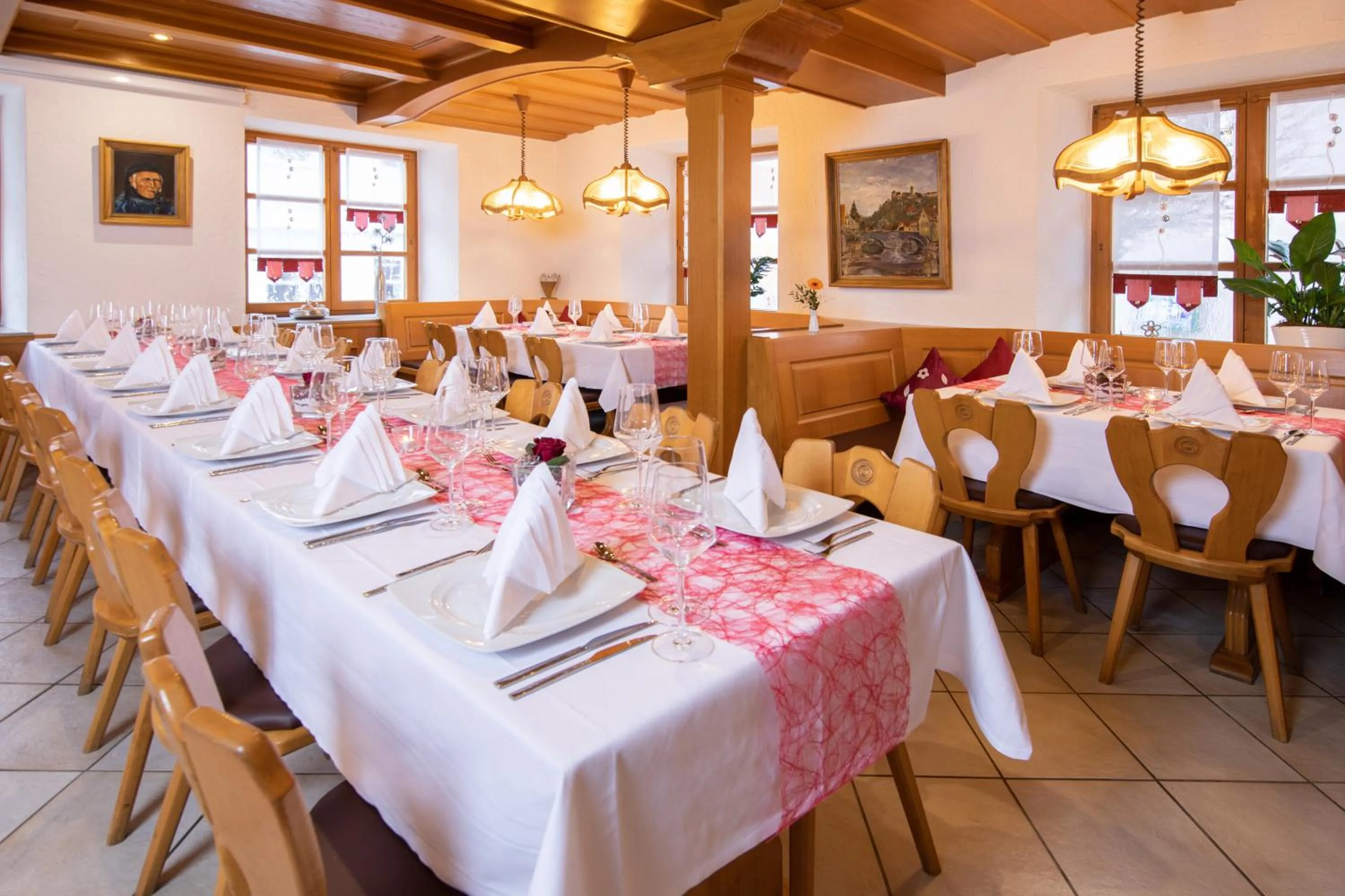 Restaurant/places to eat in Hotel-Restaurant Straussen