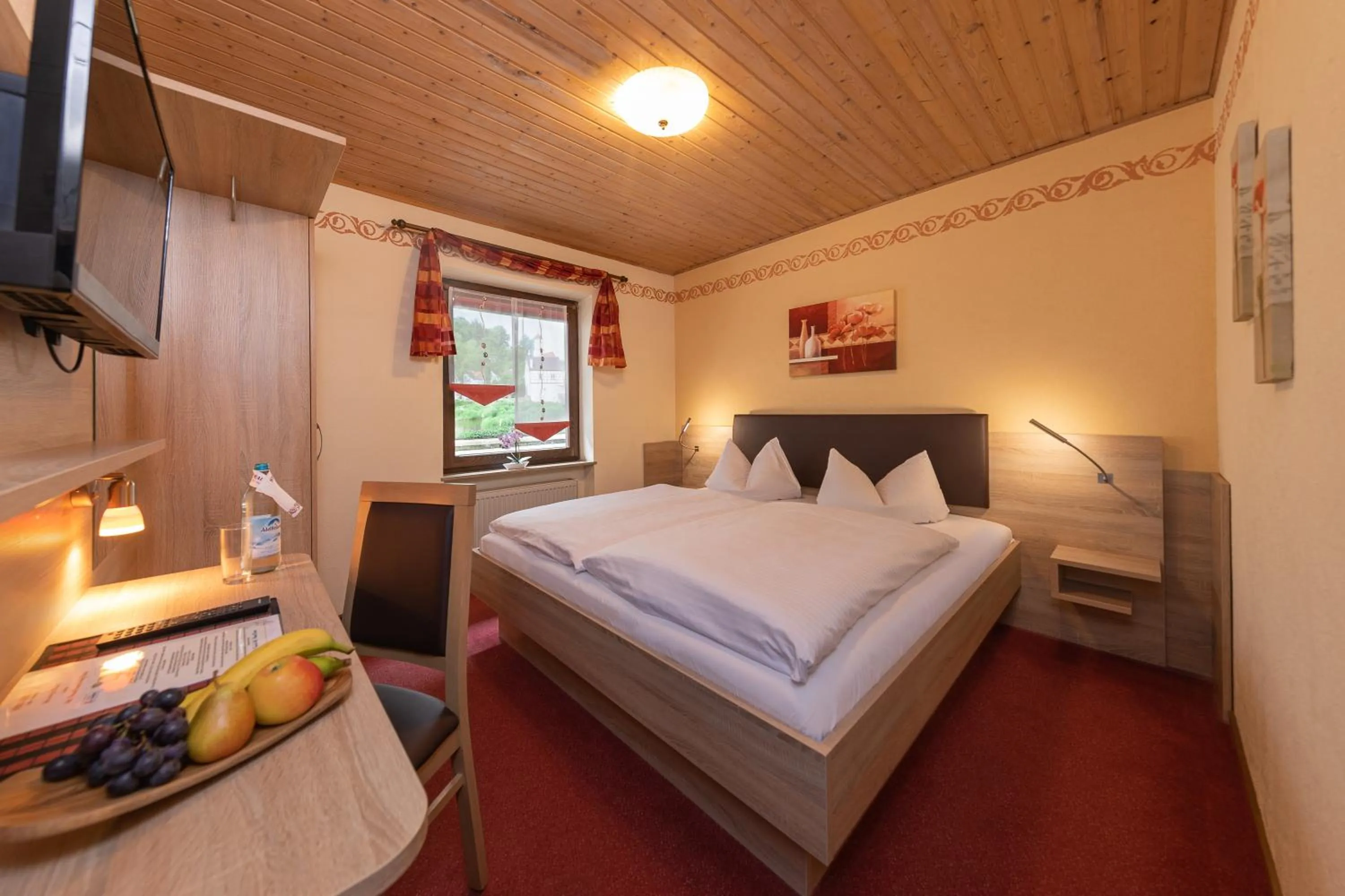 Bed in Hotel-Restaurant Straussen