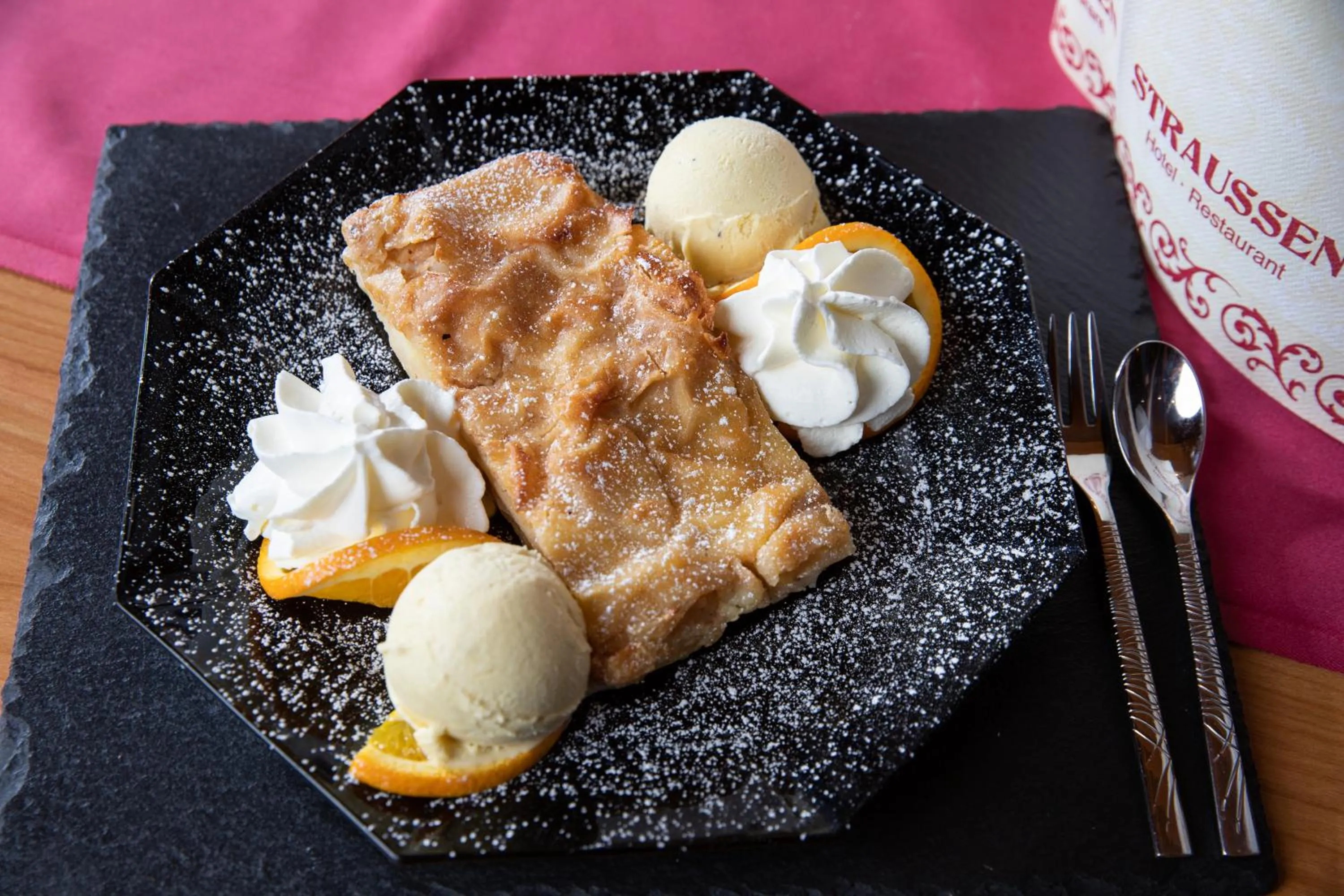 Food and drinks in Hotel-Restaurant Straussen