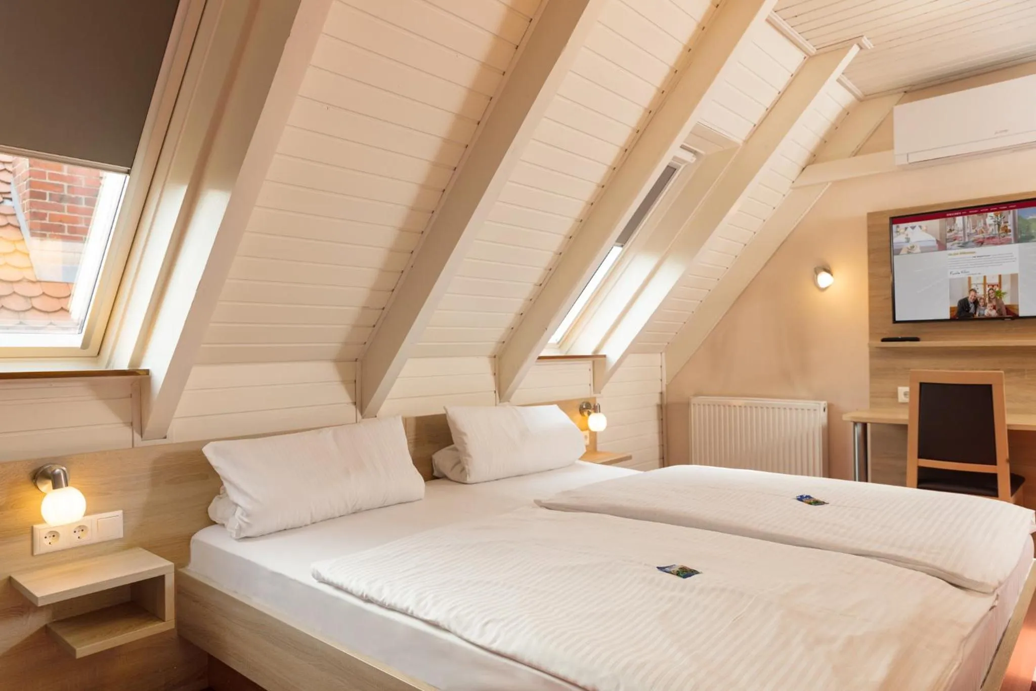 Bed in Hotel-Restaurant Straussen