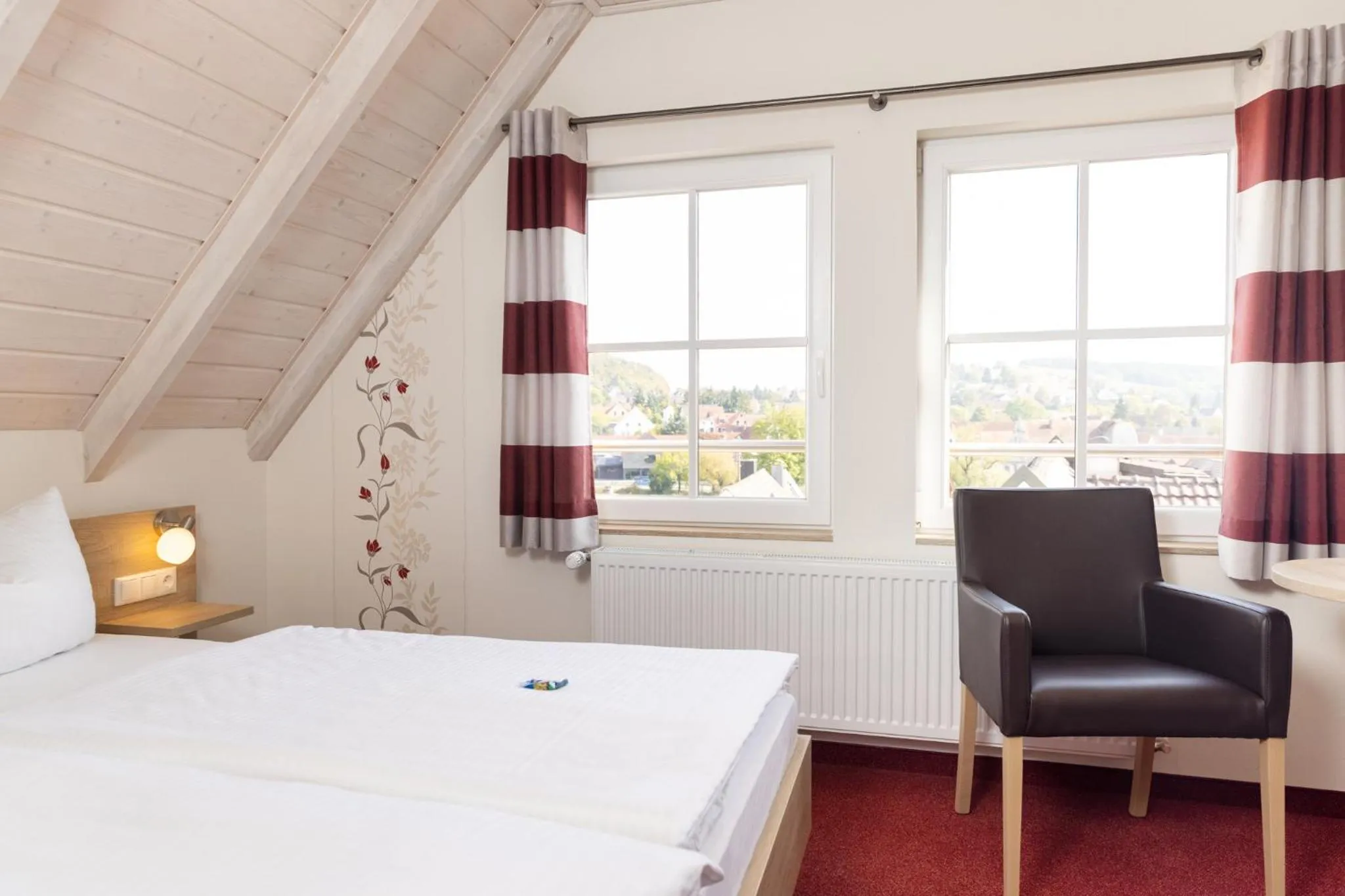 Photo of the whole room, Bed in Hotel-Restaurant Straussen