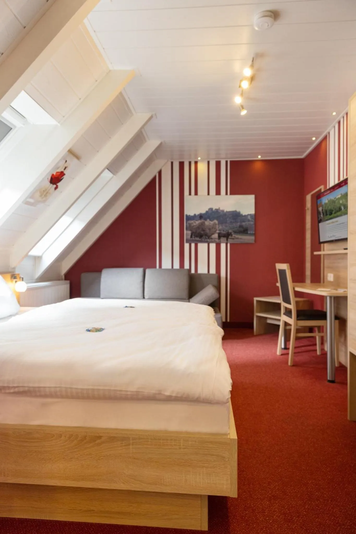 Photo of the whole room, Bed in Hotel-Restaurant Straussen