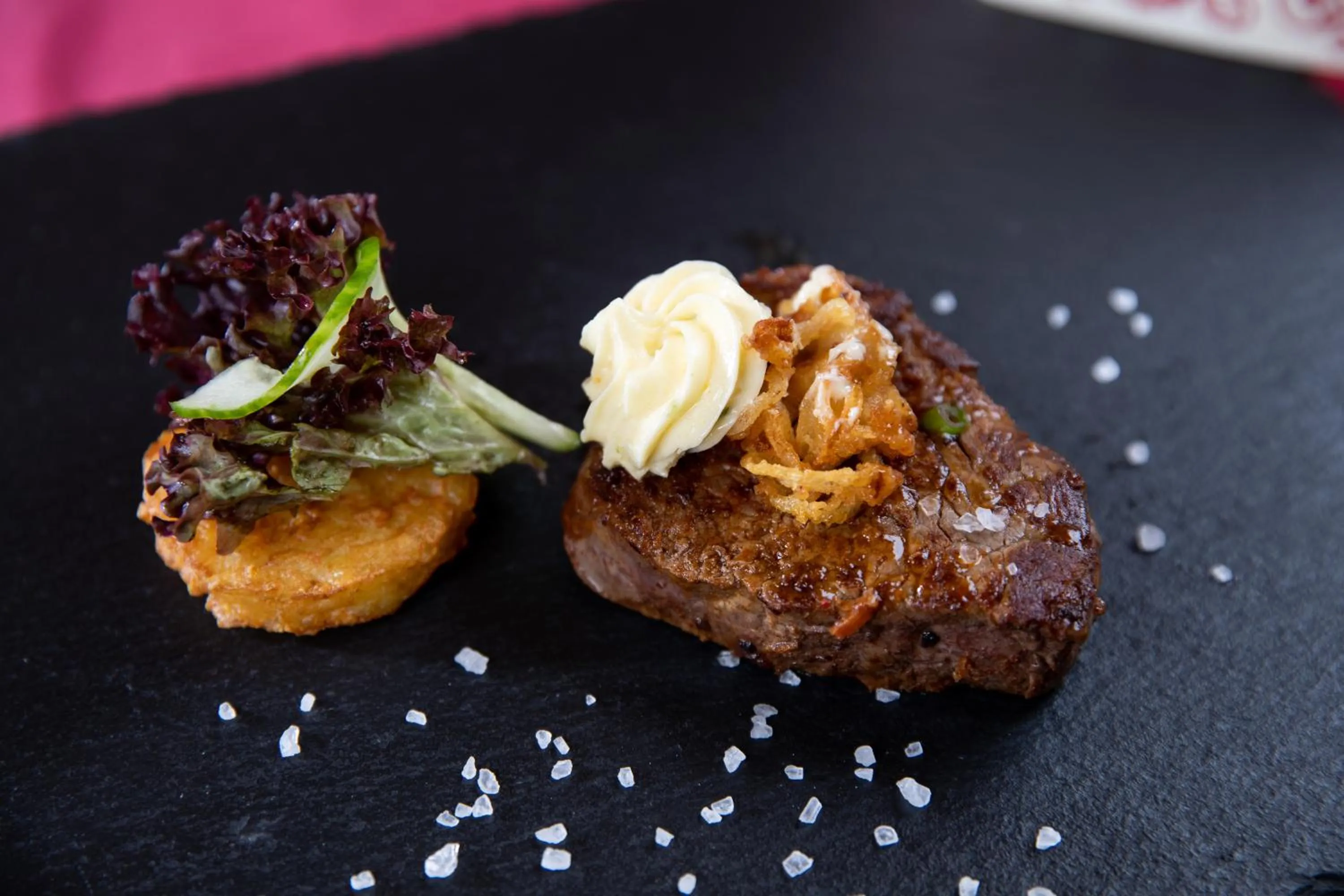 Food and drinks in Hotel-Restaurant Straussen