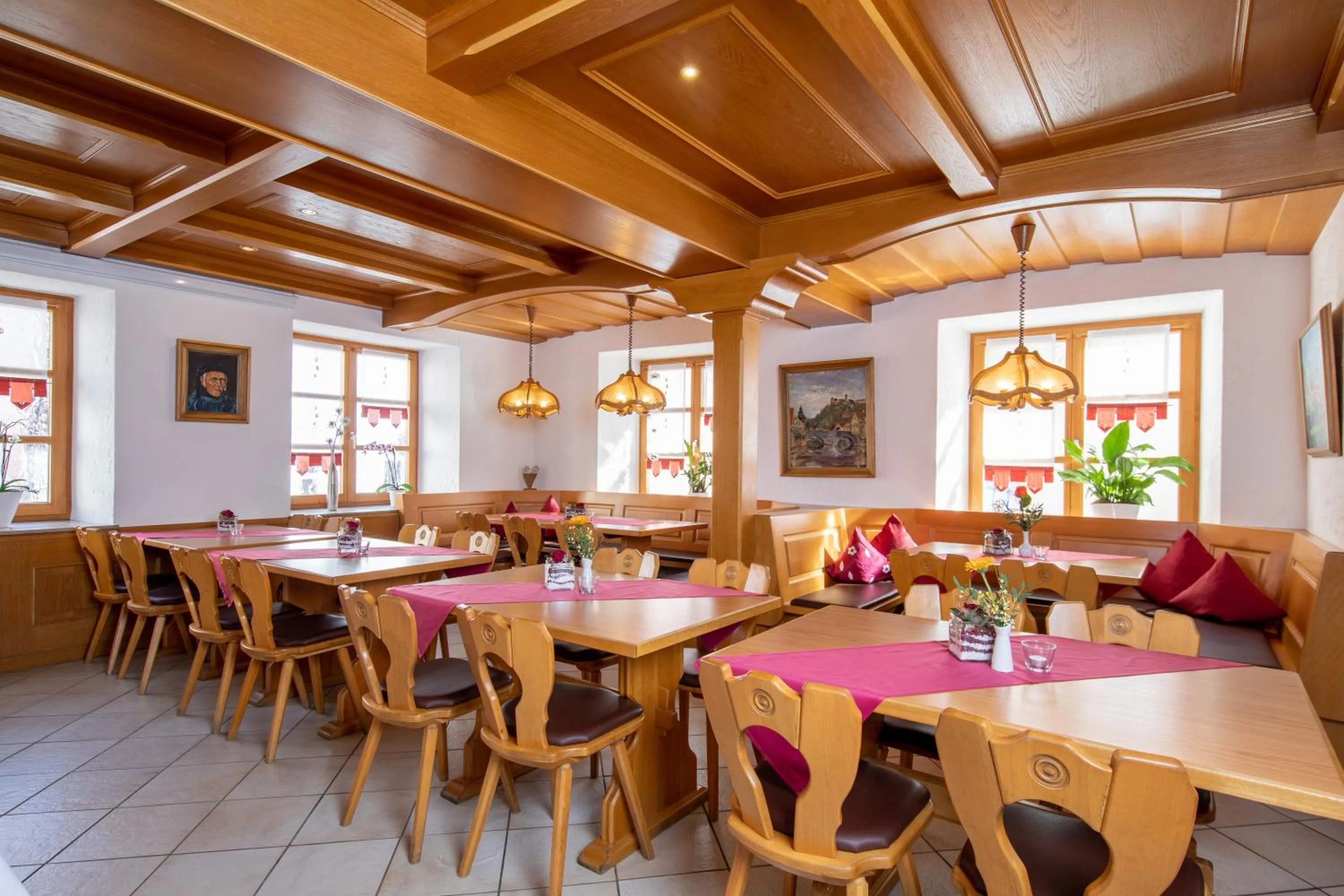 Restaurant/places to eat in Hotel-Restaurant Straussen