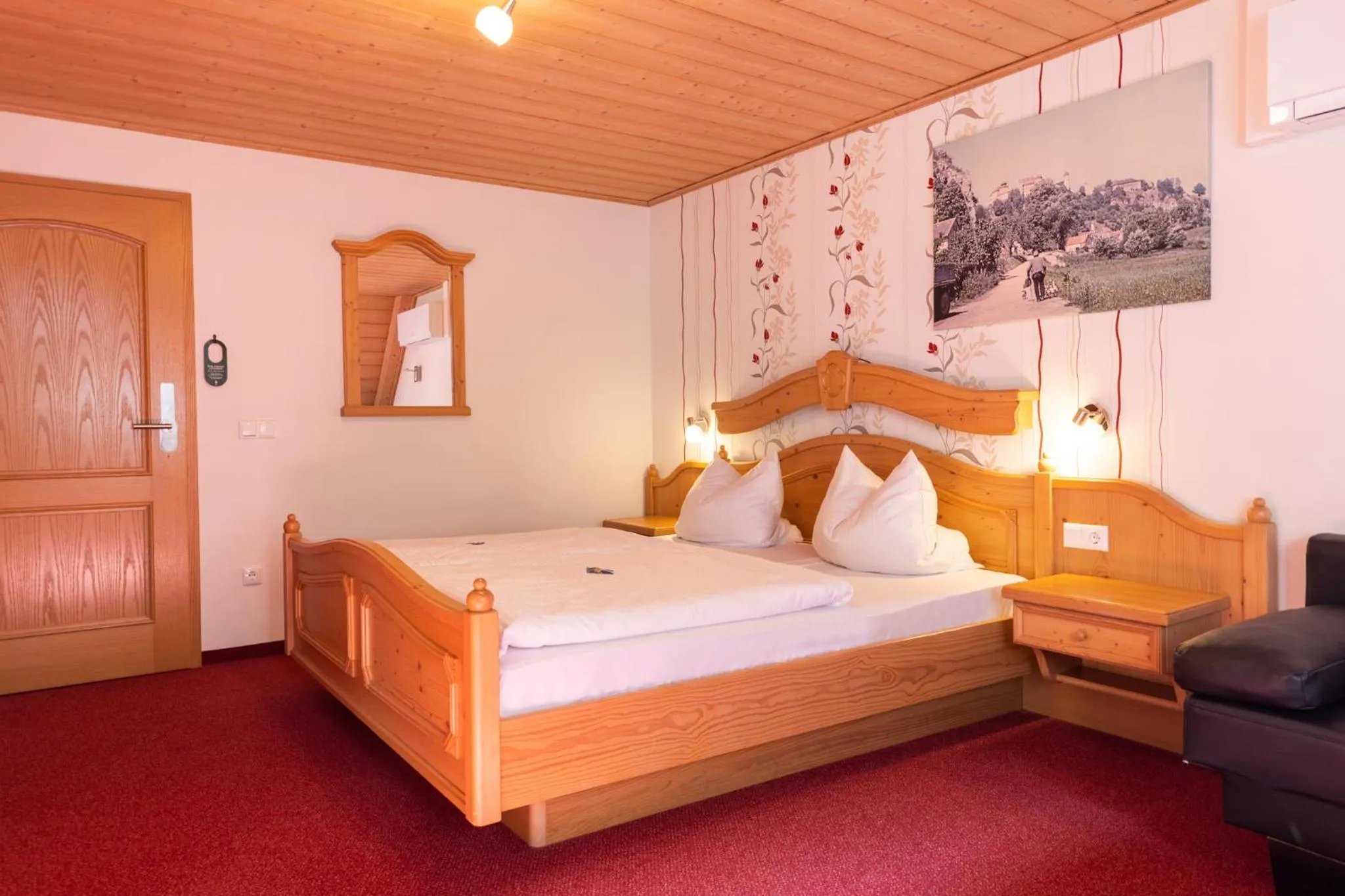 Bed in Hotel-Restaurant Straussen