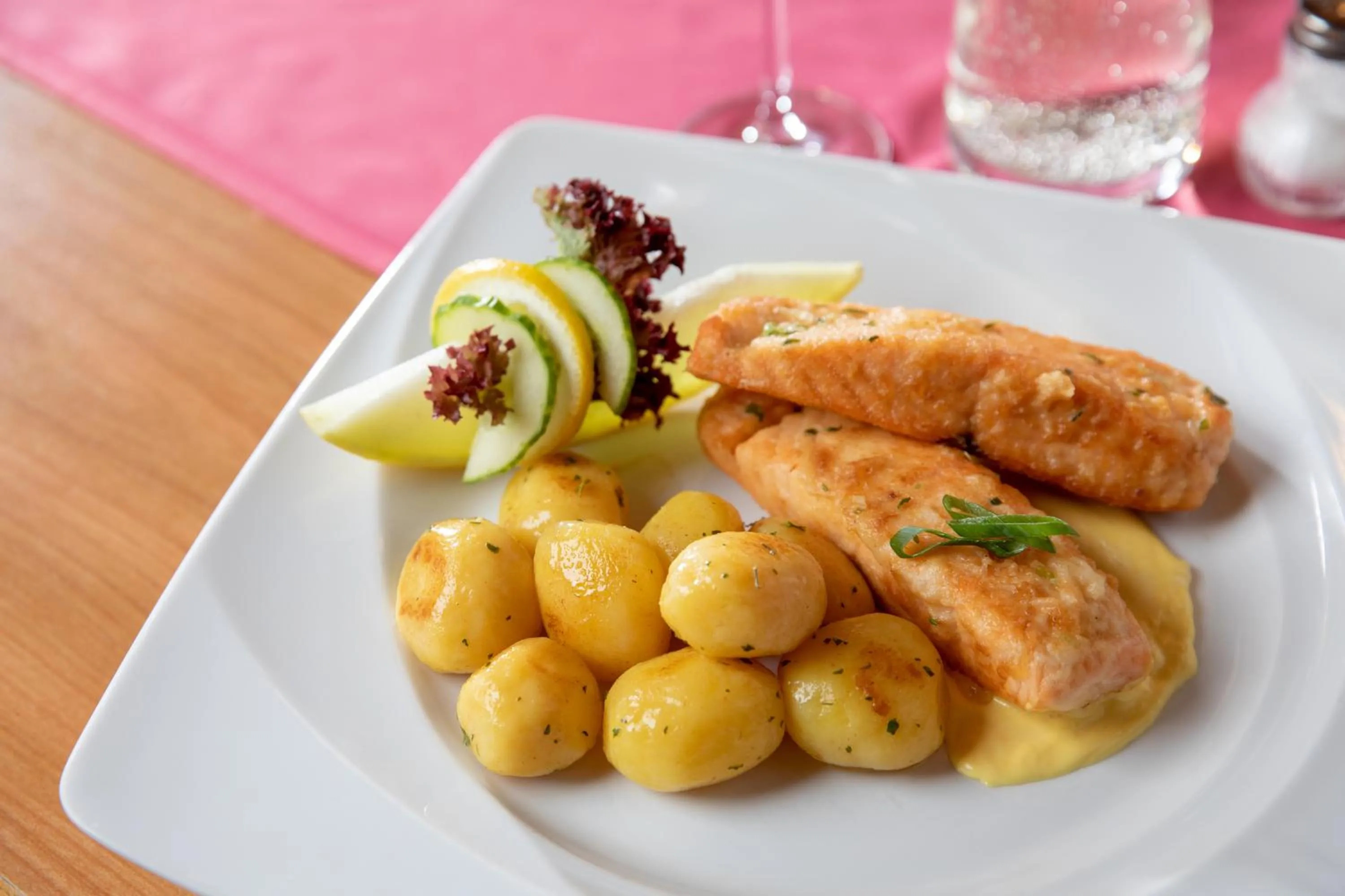 Food and drinks in Hotel-Restaurant Straussen