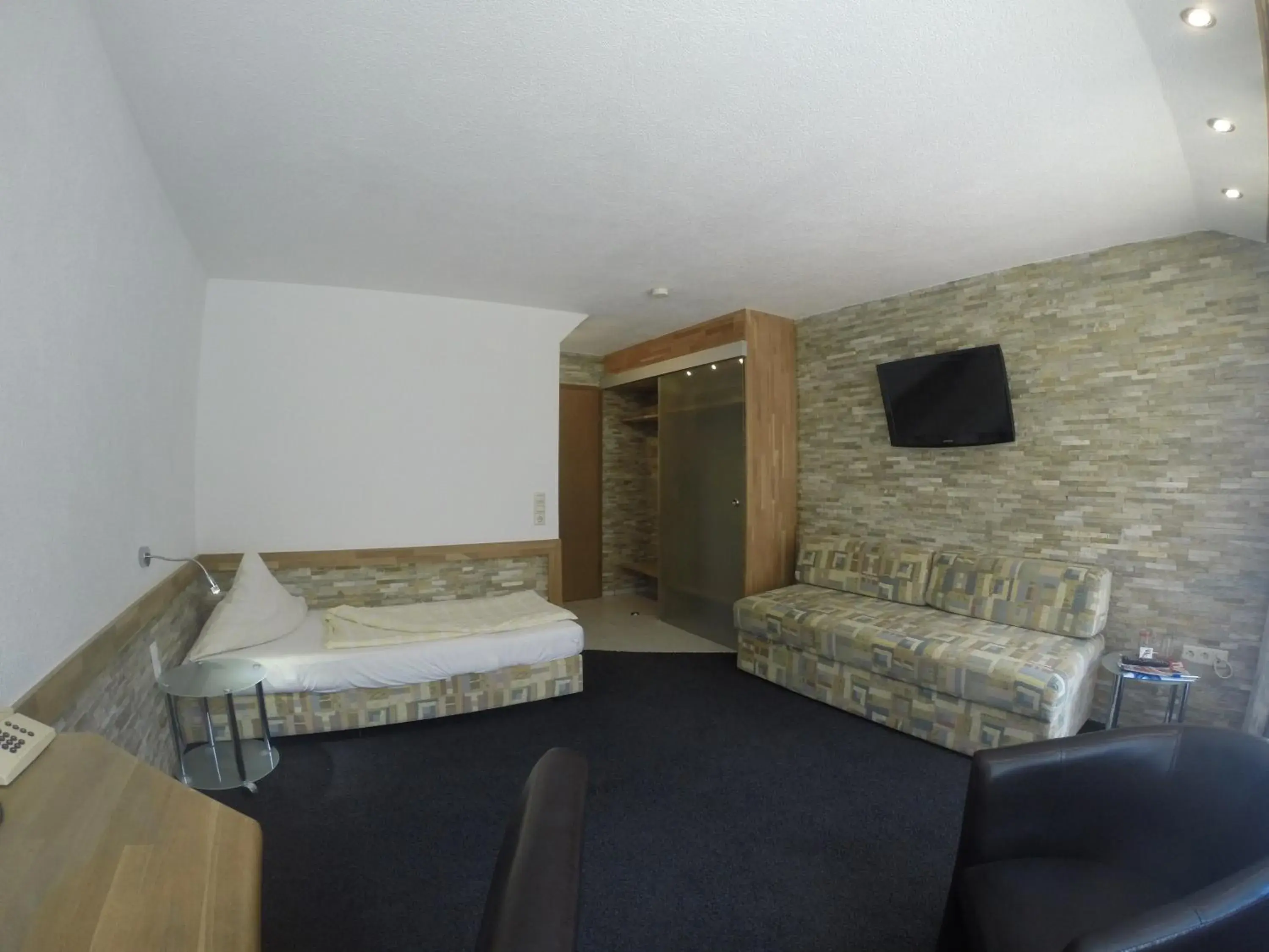 Budget Single Room in Hotel Wasserfall Budget Single Room in Hotel Wasserfall