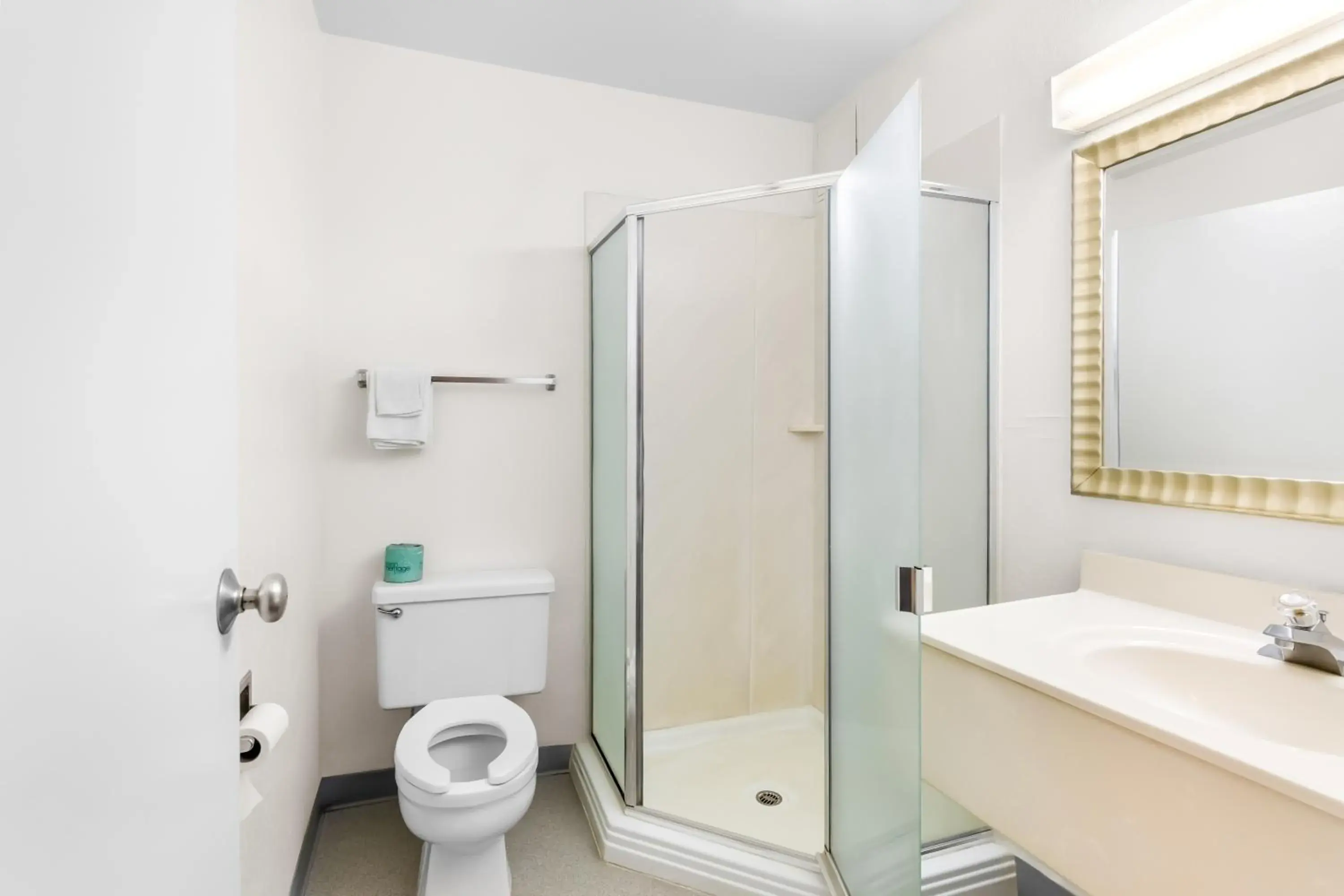 Standard Queen Room in Americas Best Value Inn Stillwater Standard Queen Room in Americas Best Value Inn Stillwater