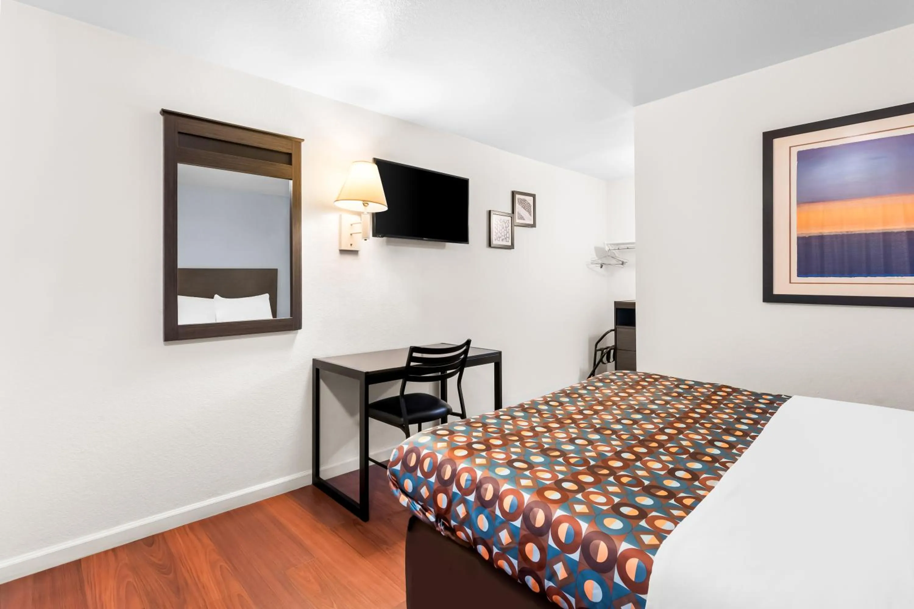 TV and multimedia, Bed in Americas Best Value Inn Stillwater