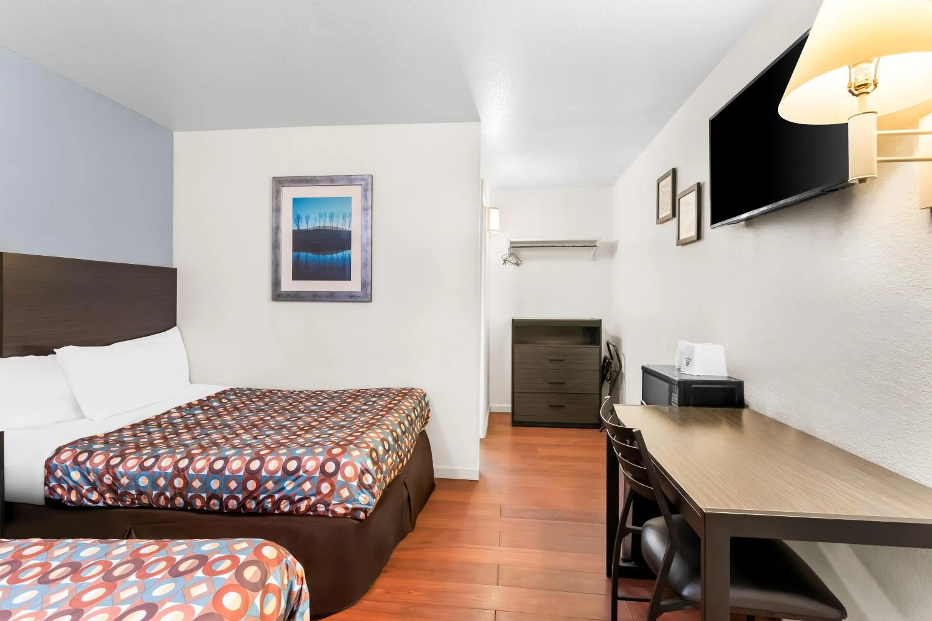 Bed in Americas Best Value Inn Stillwater