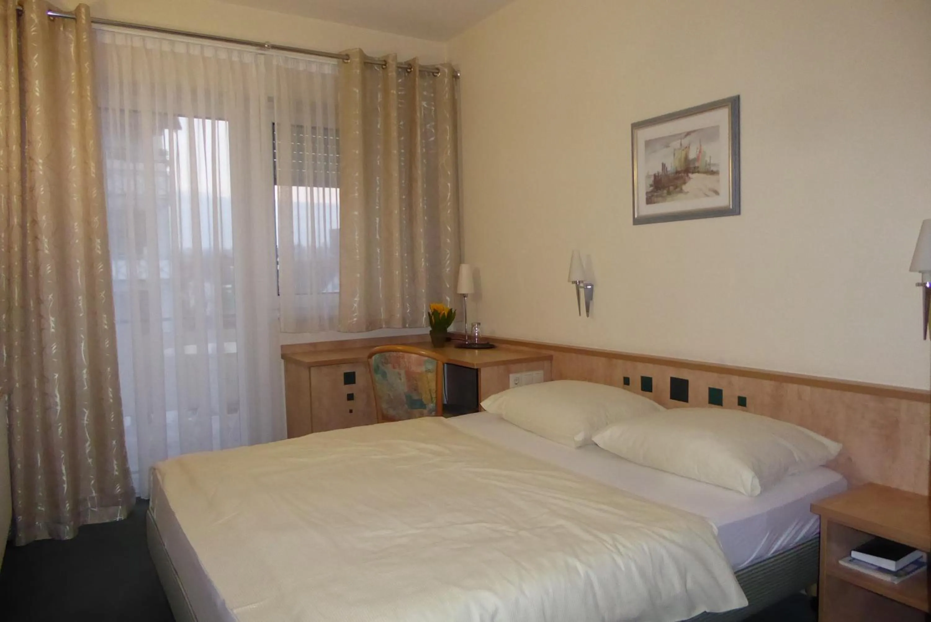 Photo of the whole room, Bed in Hotel Ring Park