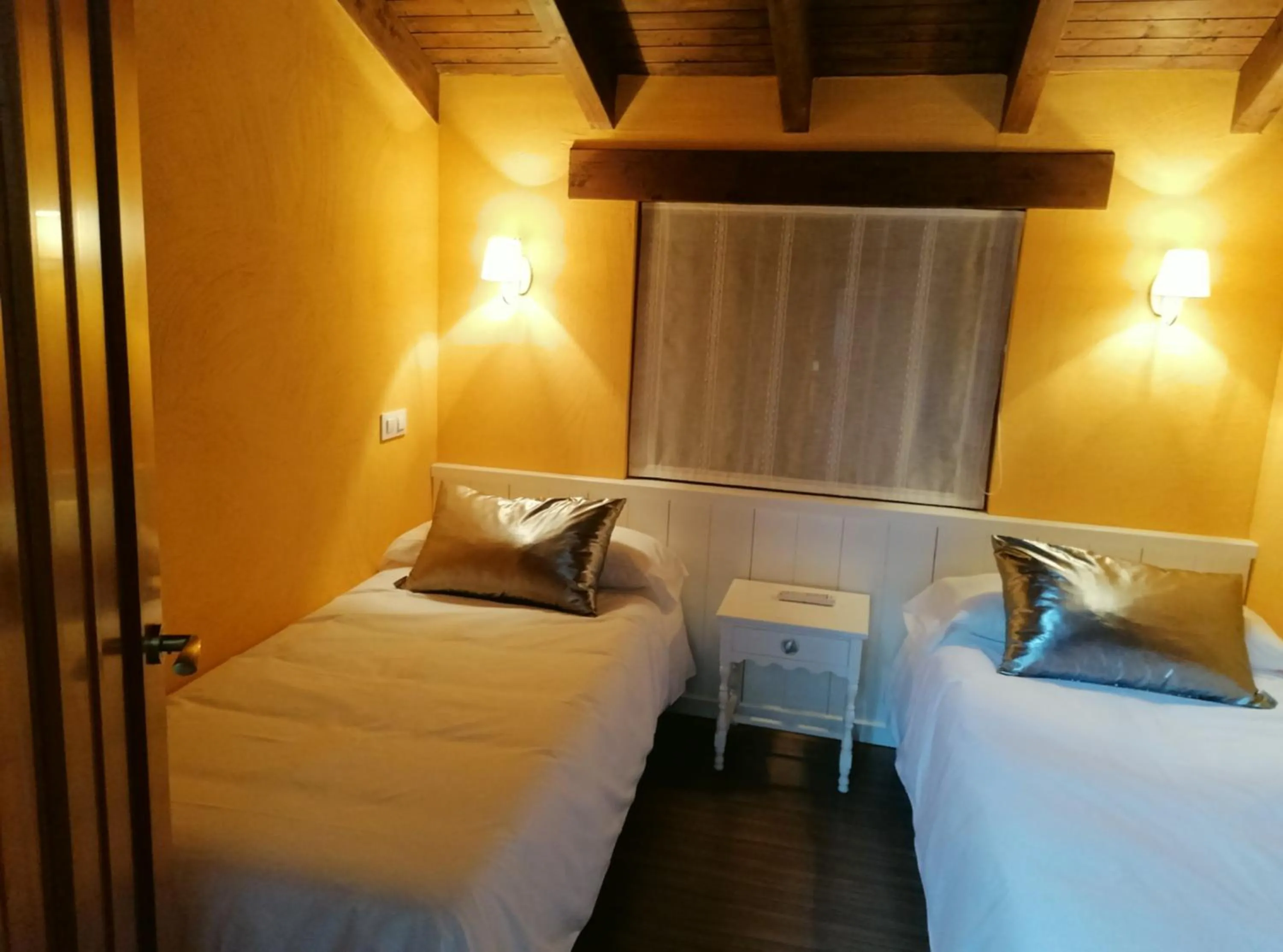 Photo of the whole room, Bed in El Cerrillo II