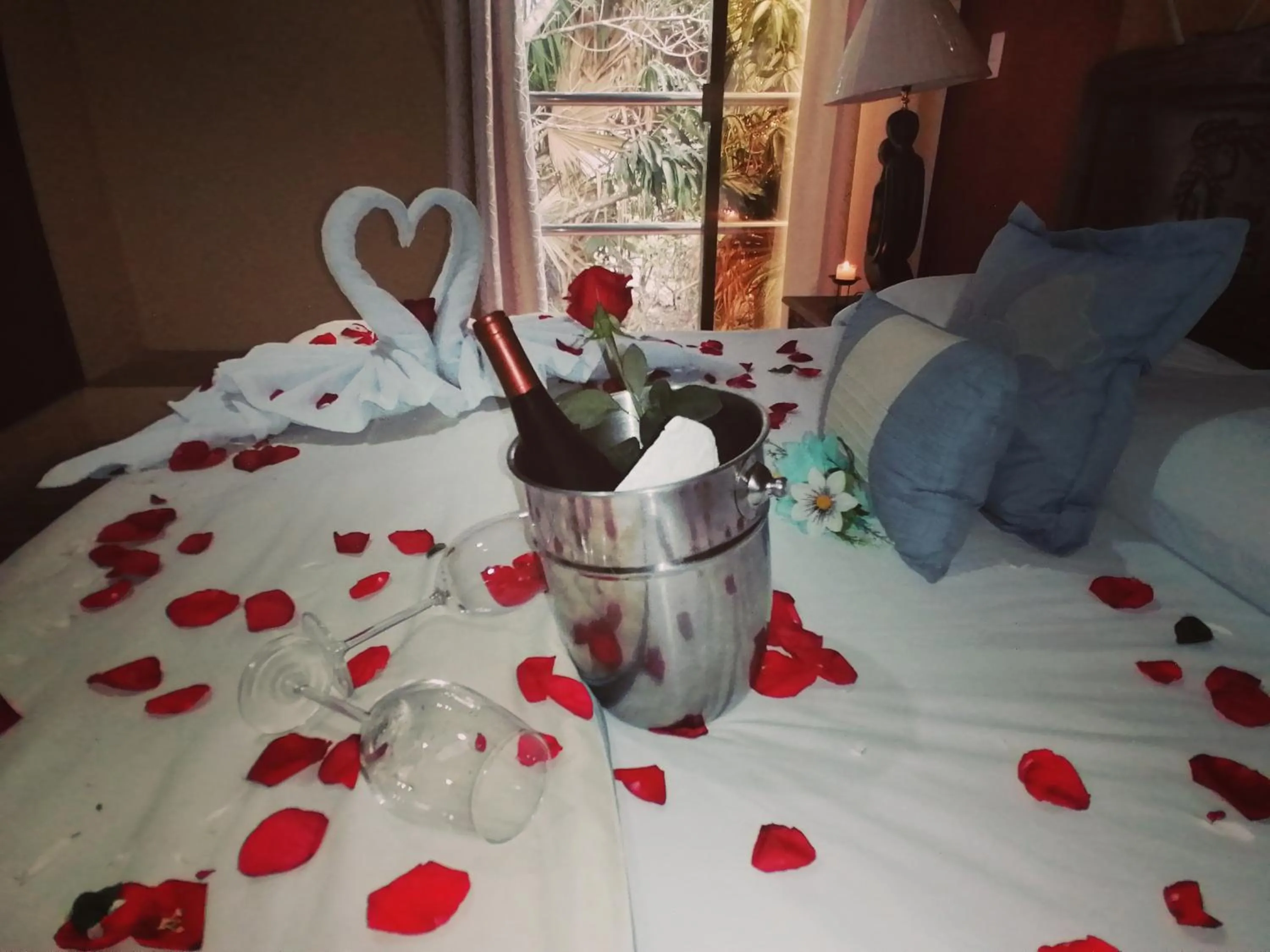 Drinks, Bed in Hotel Mayahau Coba