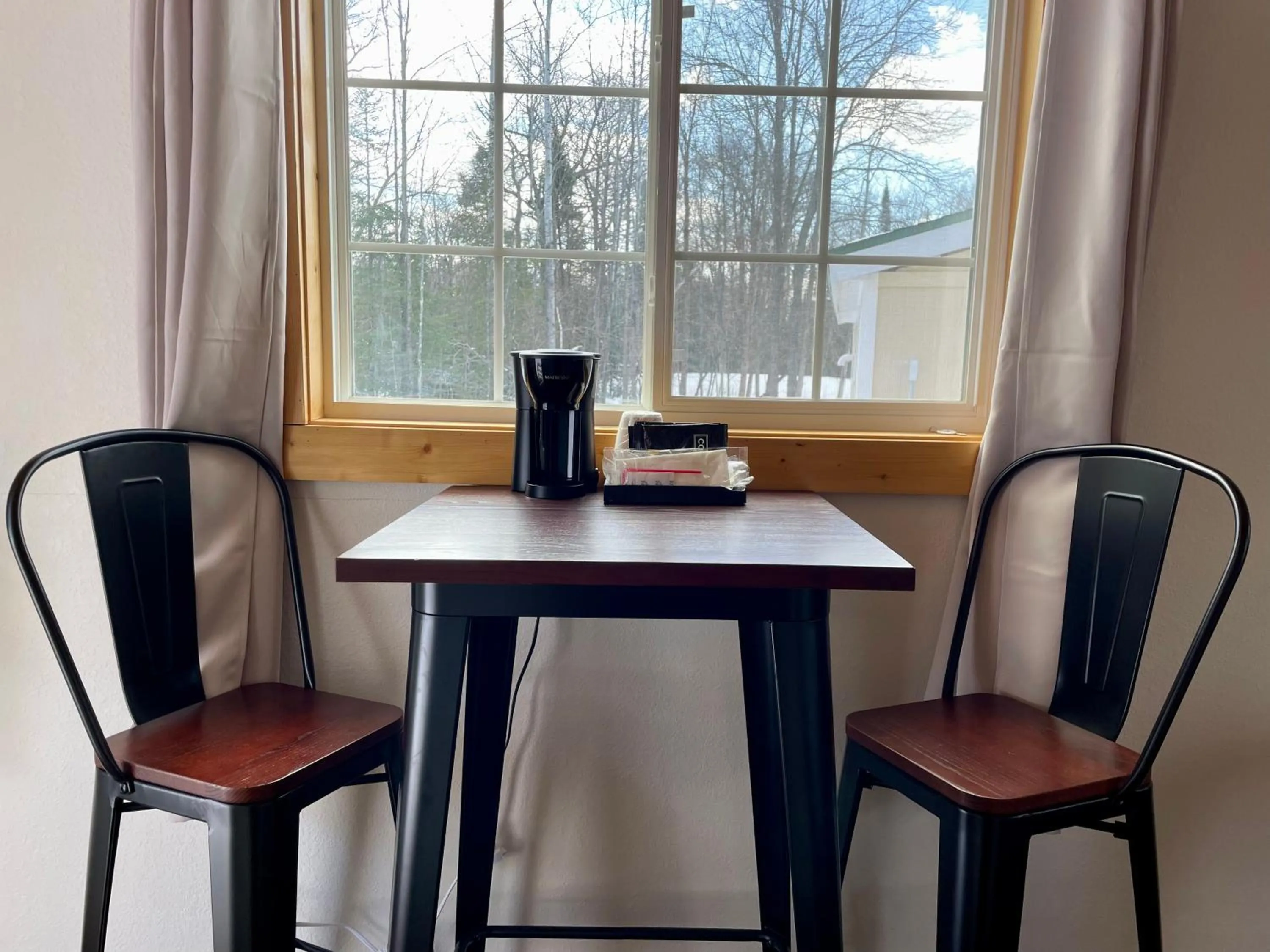 Dining area in Hanging Horn Lakeside Resort