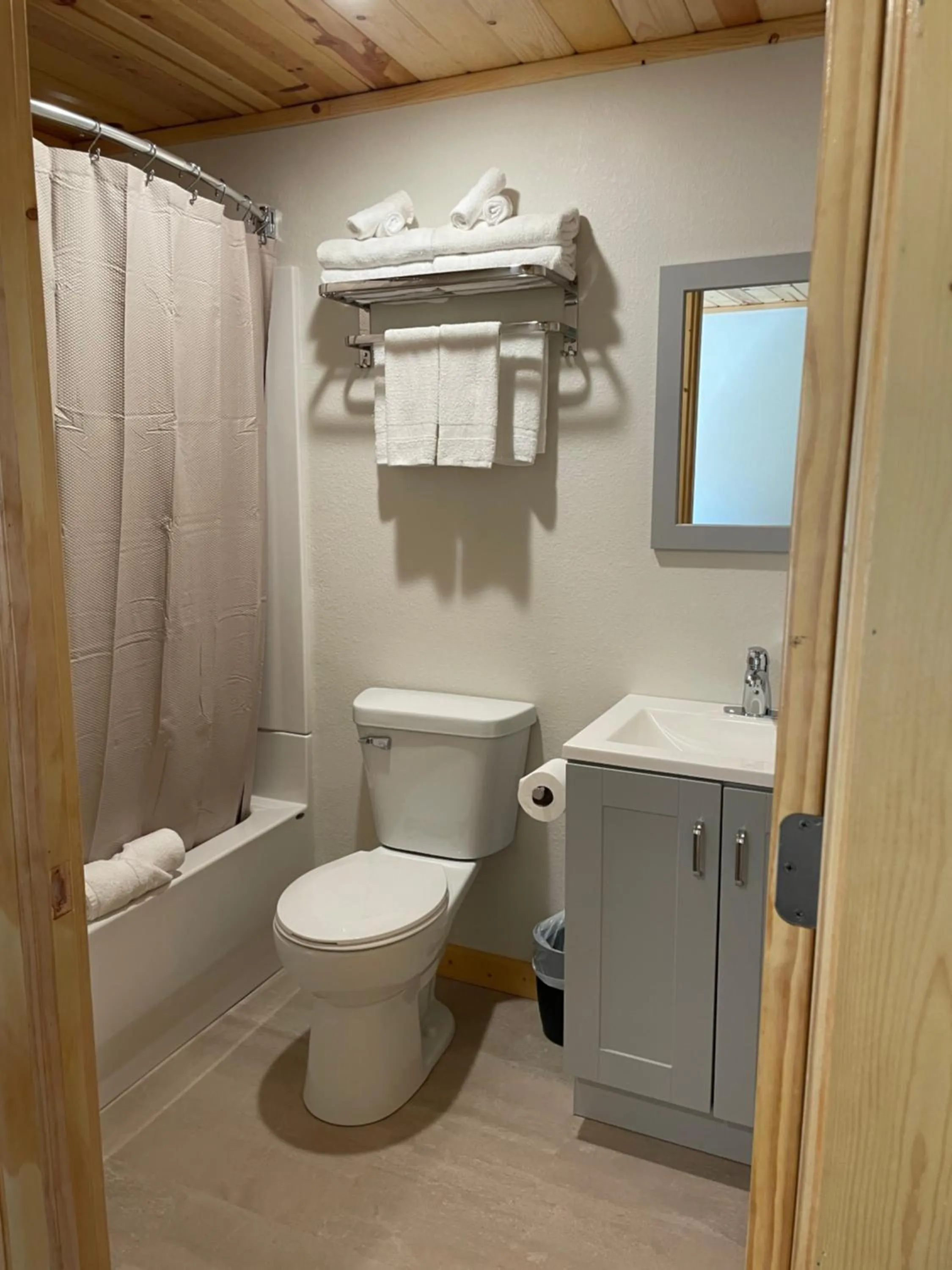 Bathroom in Hanging Horn Lakeside Resort