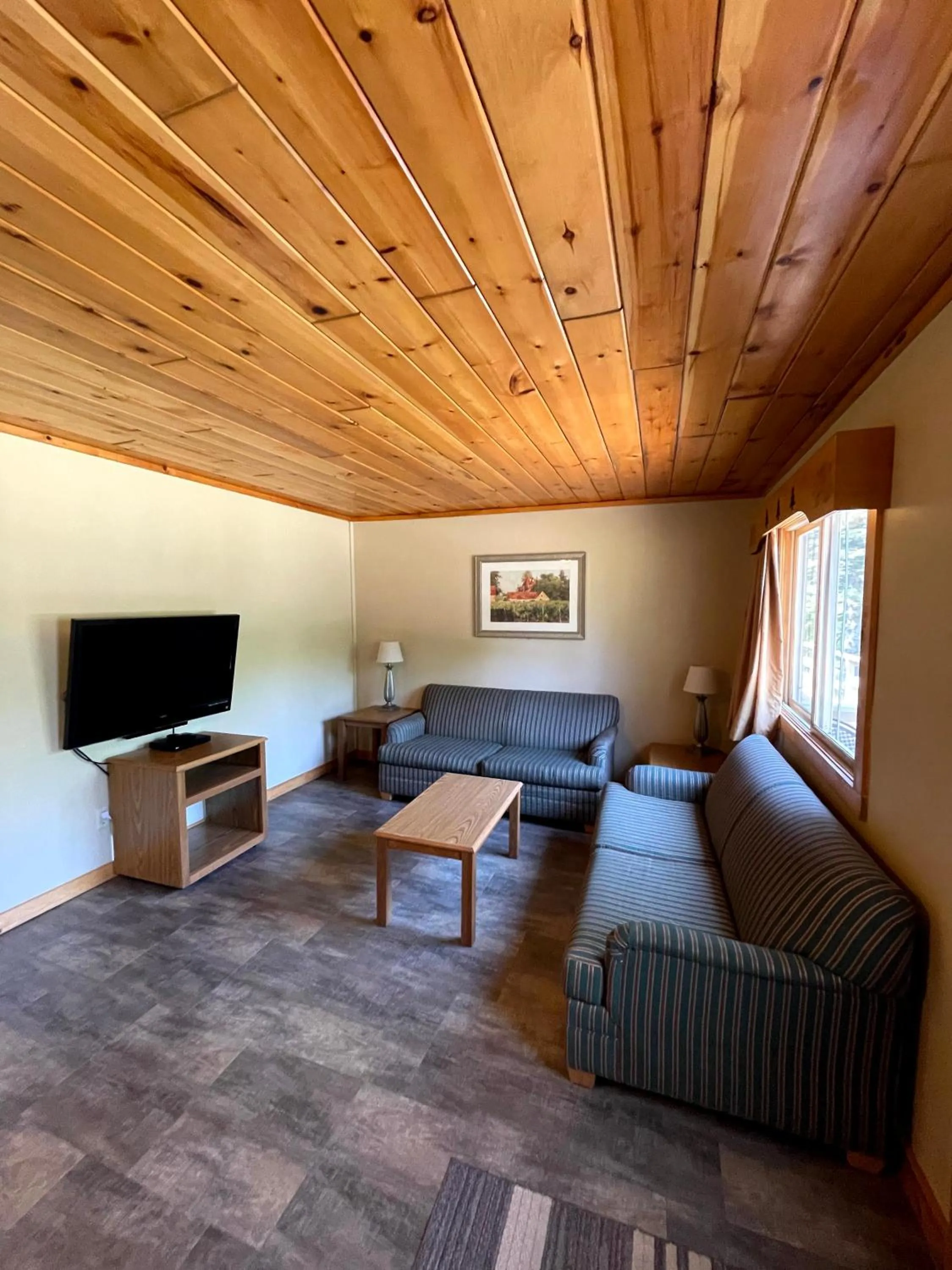 Hanging Horn Lakeside Resort