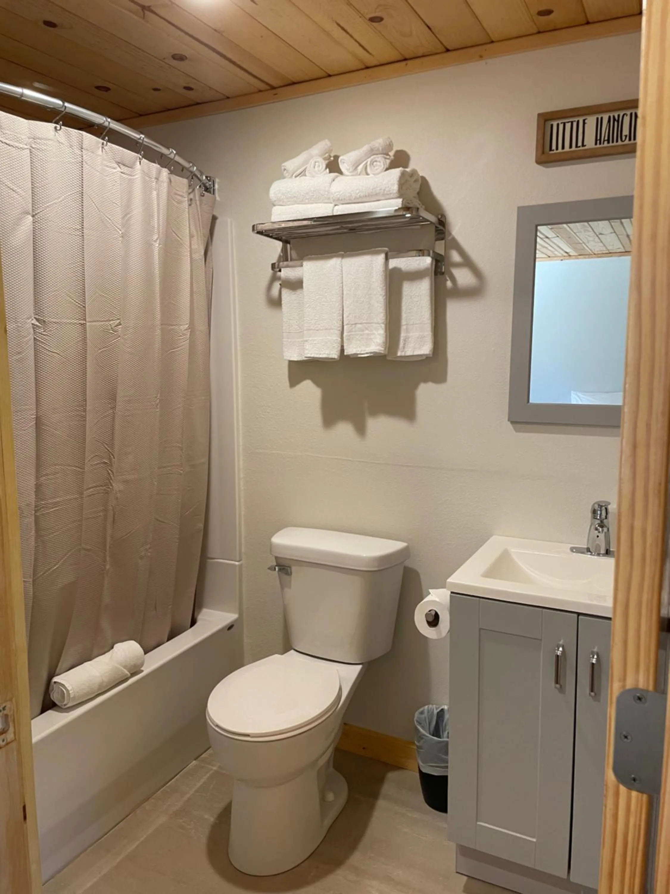 Bathroom in Hanging Horn Lakeside Resort