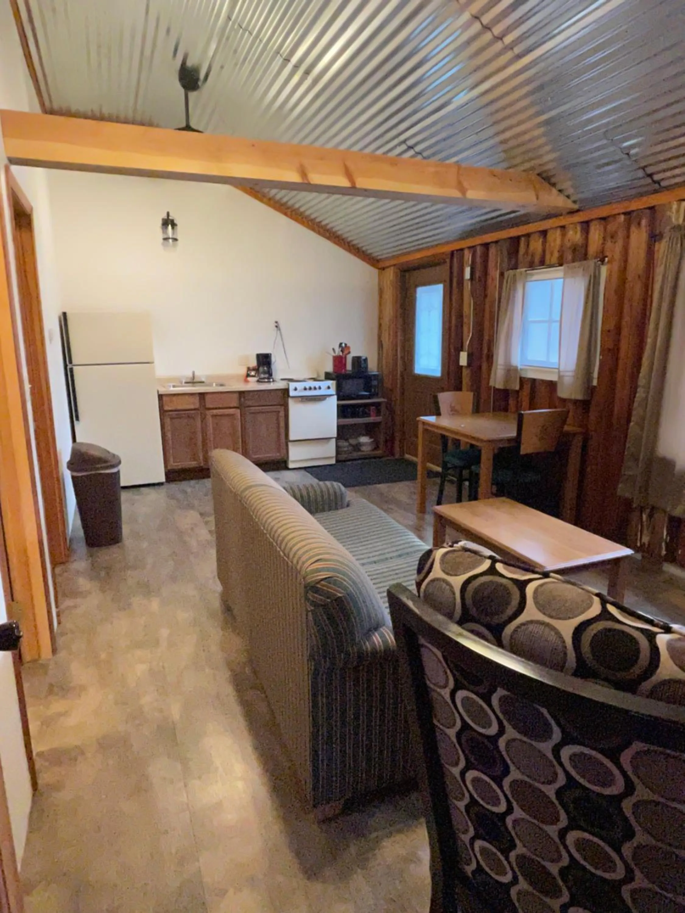 Kitchen or kitchenette in Hanging Horn Lakeside Resort