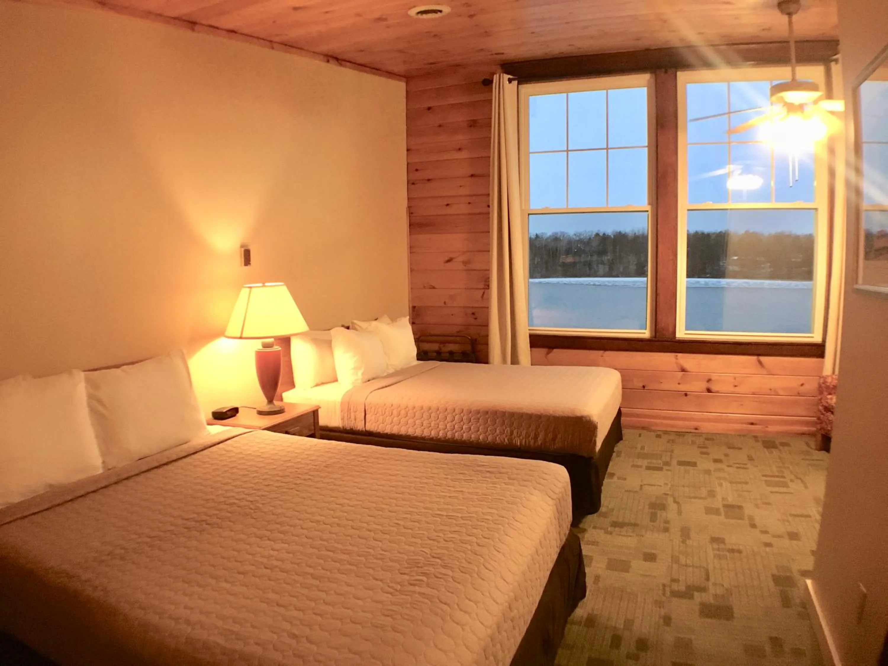 Photo of the whole room in Hanging Horn Lakeside Resort