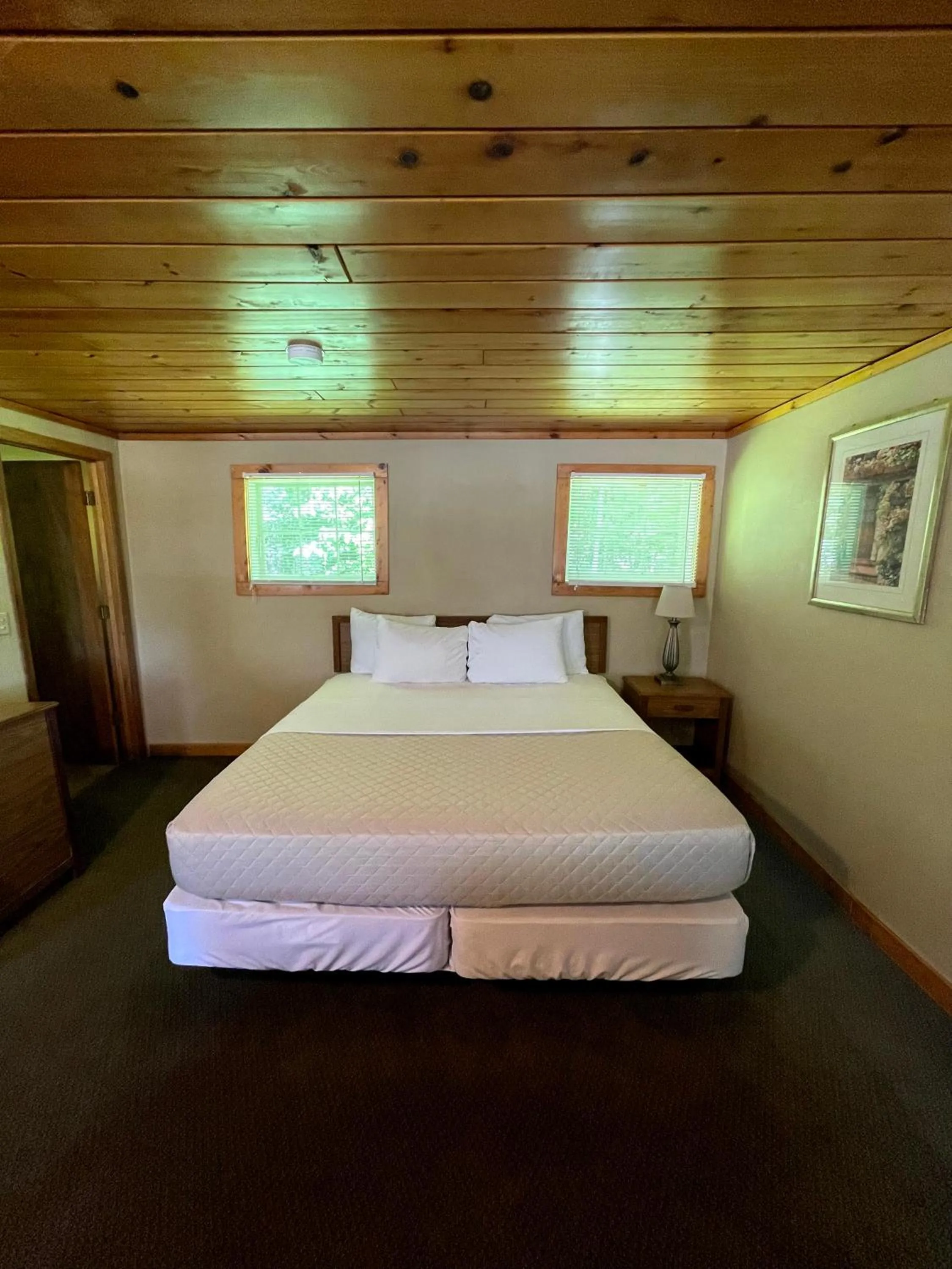 Hanging Horn Lakeside Resort