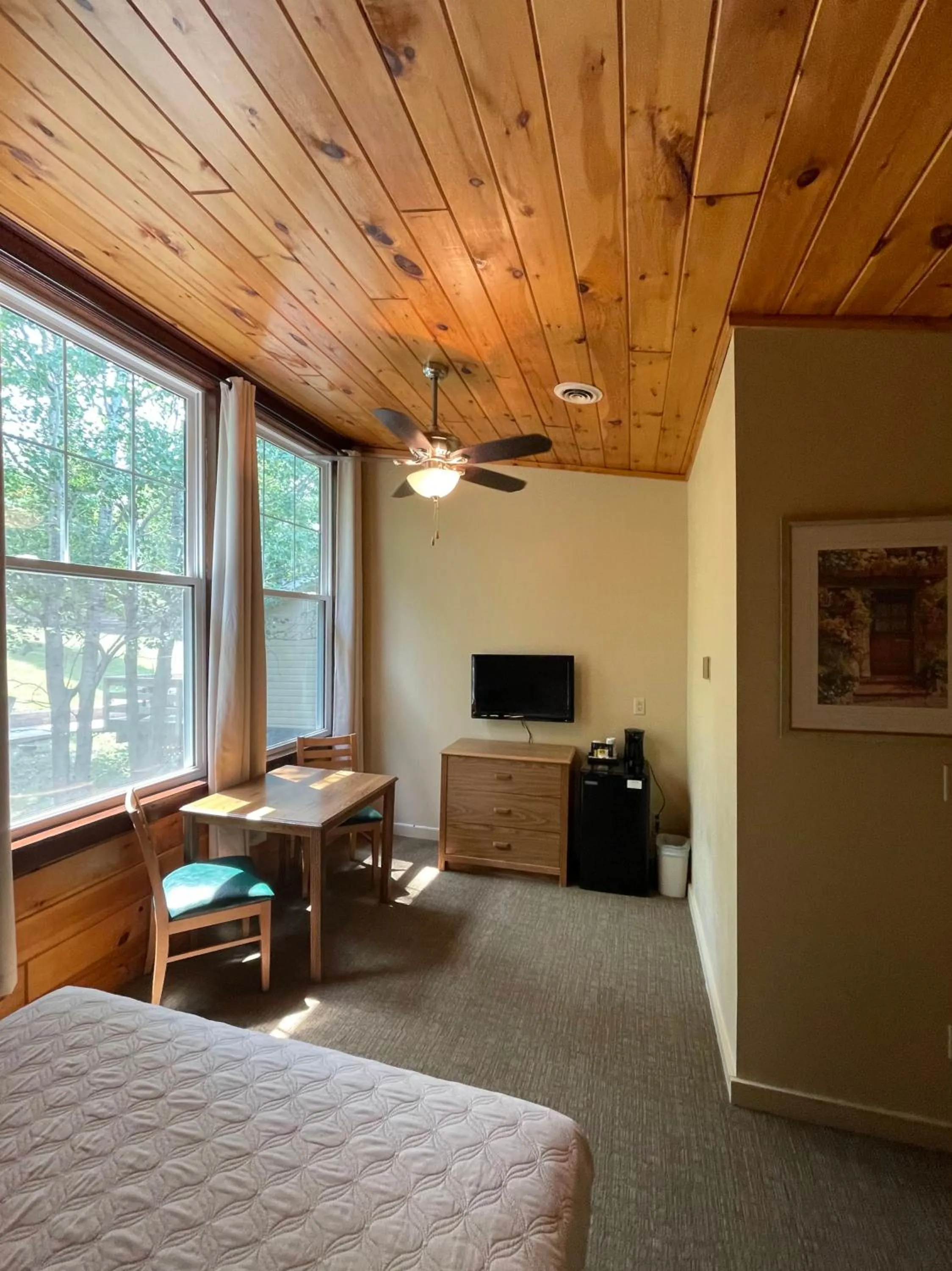 Hanging Horn Lakeside Resort