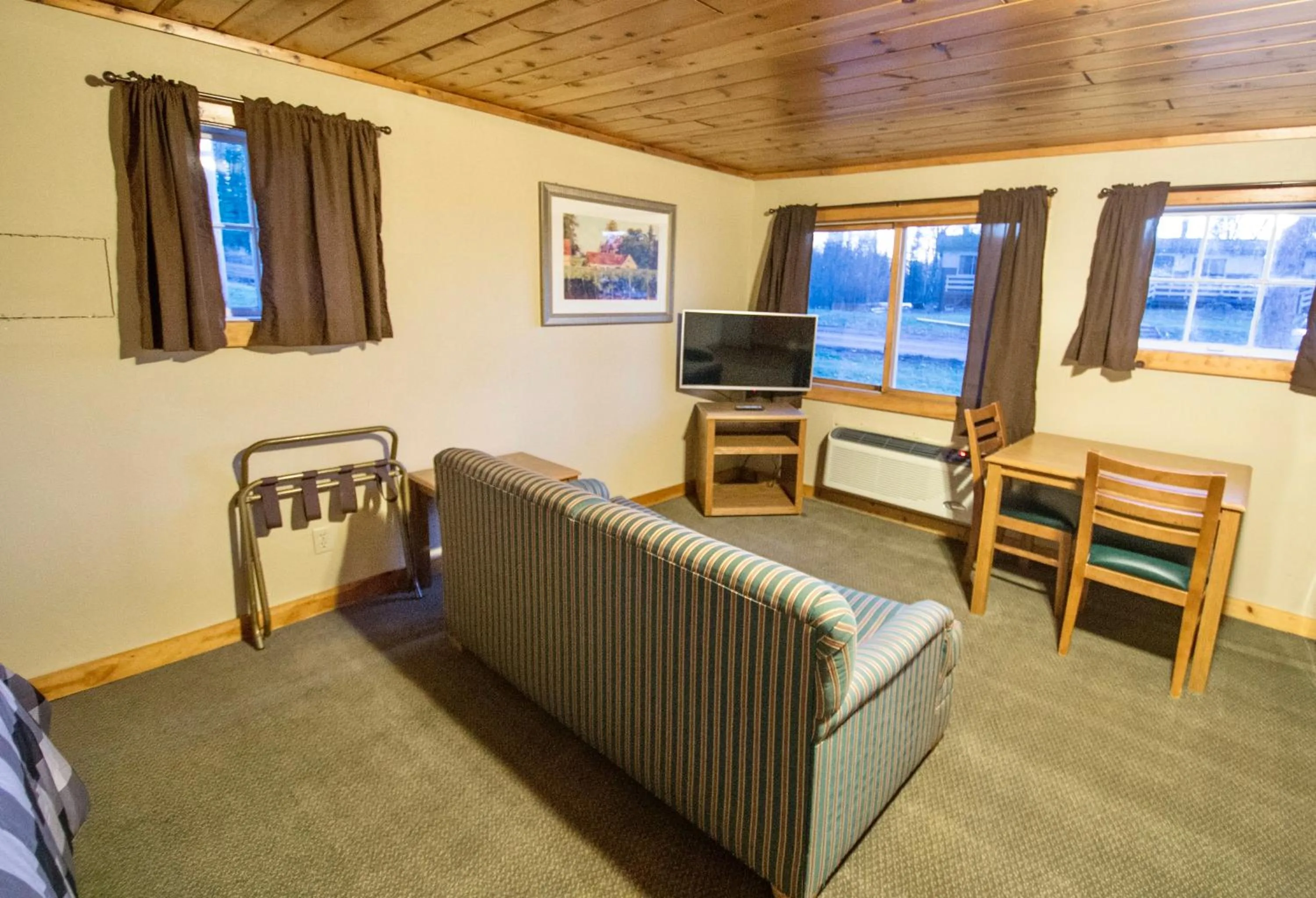 Photo of the whole room in Hanging Horn Lakeside Resort