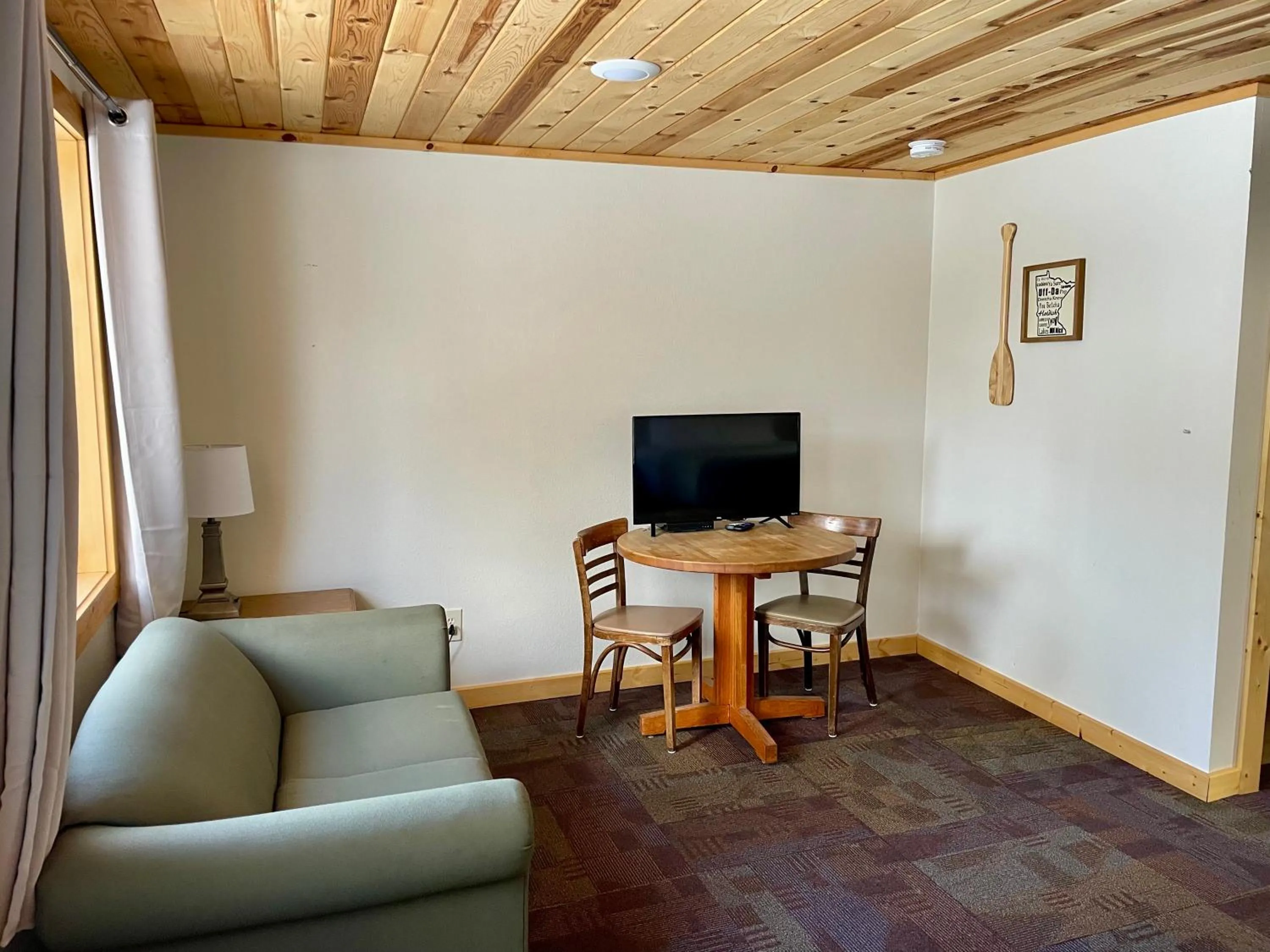 TV and multimedia in Hanging Horn Lakeside Resort