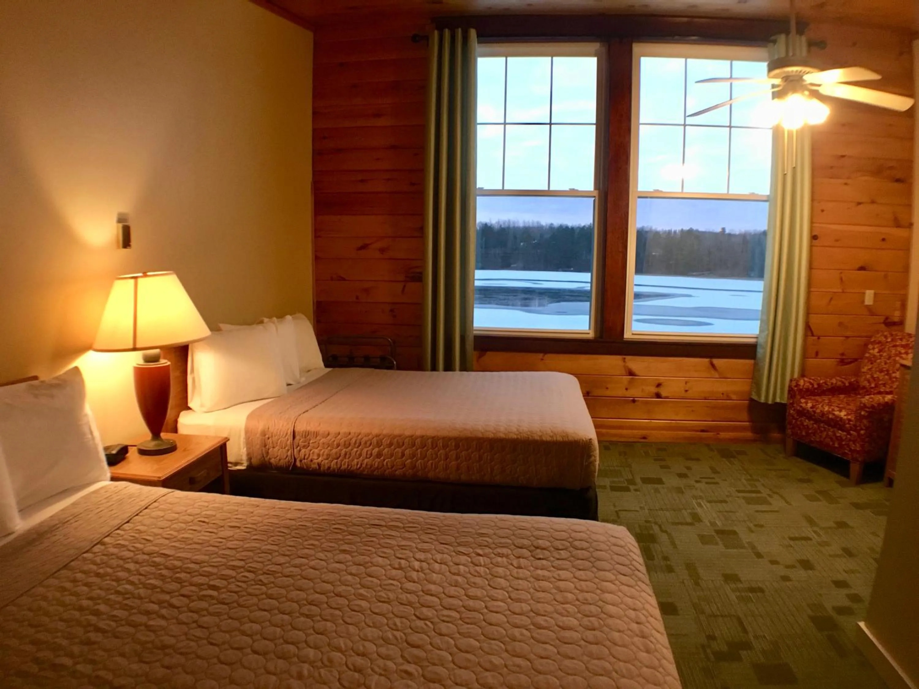 Photo of the whole room in Hanging Horn Lakeside Resort