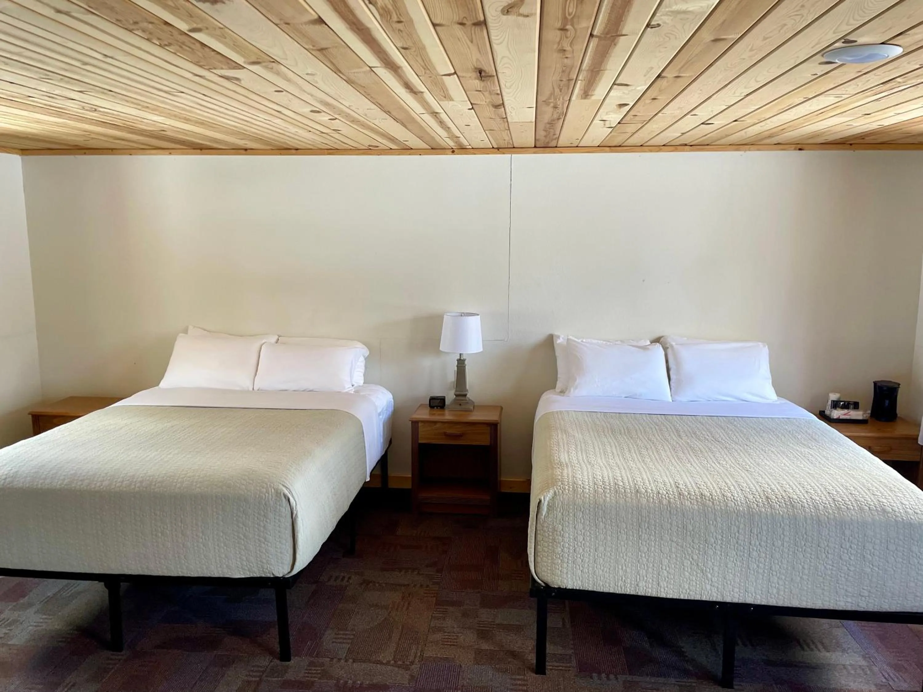 Photo of the whole room in Hanging Horn Lakeside Resort