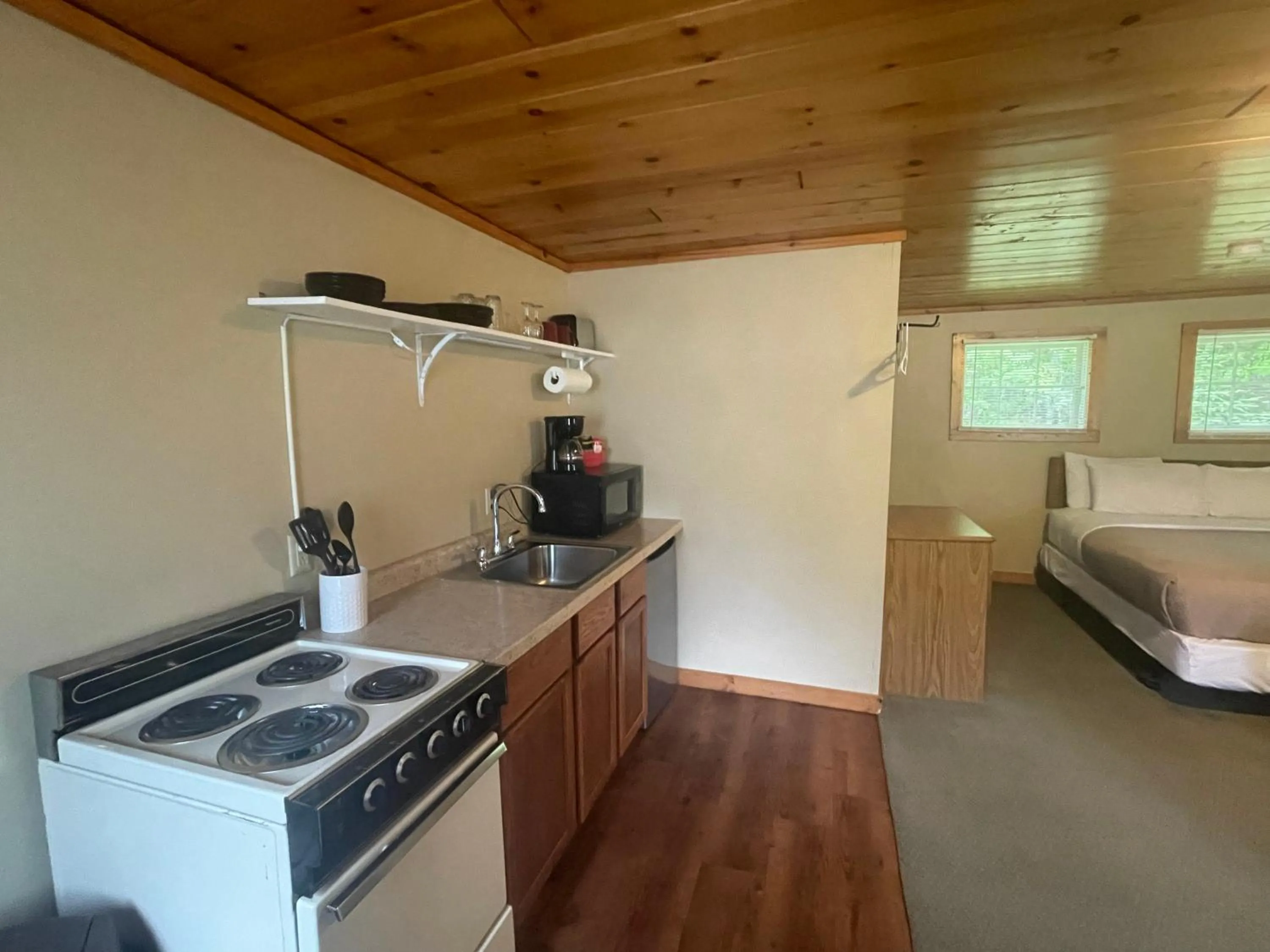 Hanging Horn Lakeside Resort