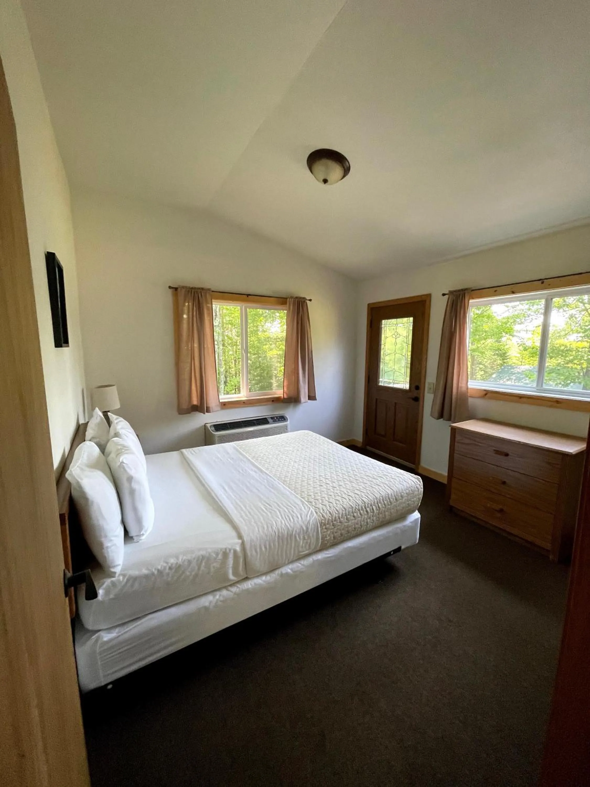 Hanging Horn Lakeside Resort