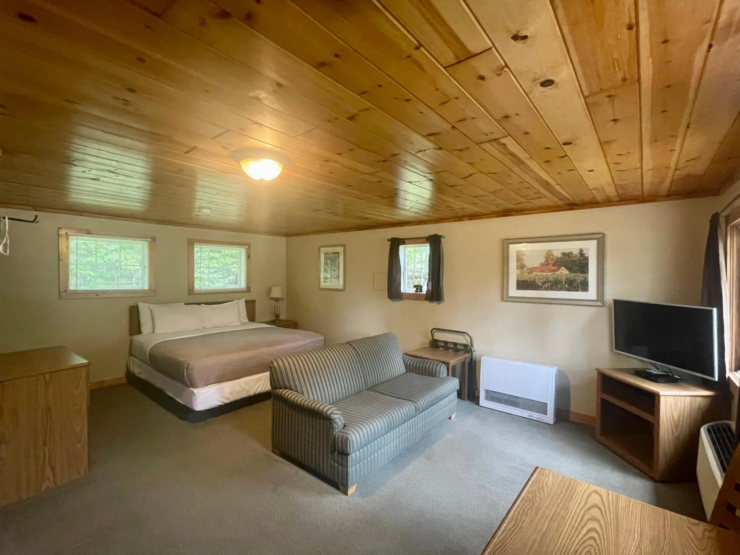 Hanging Horn Lakeside Resort