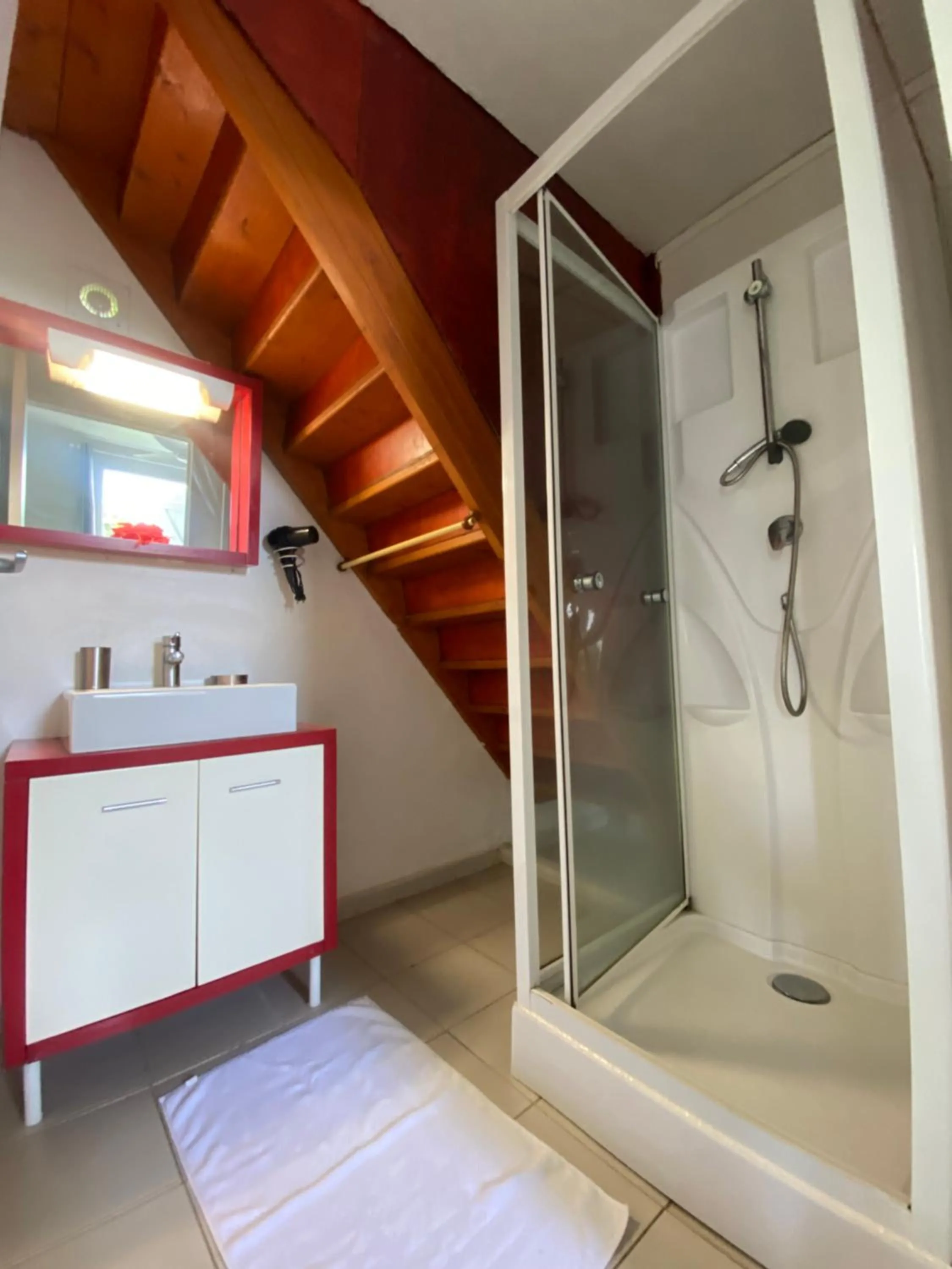 Bathroom in Domaine De Marly, 3 étoiles