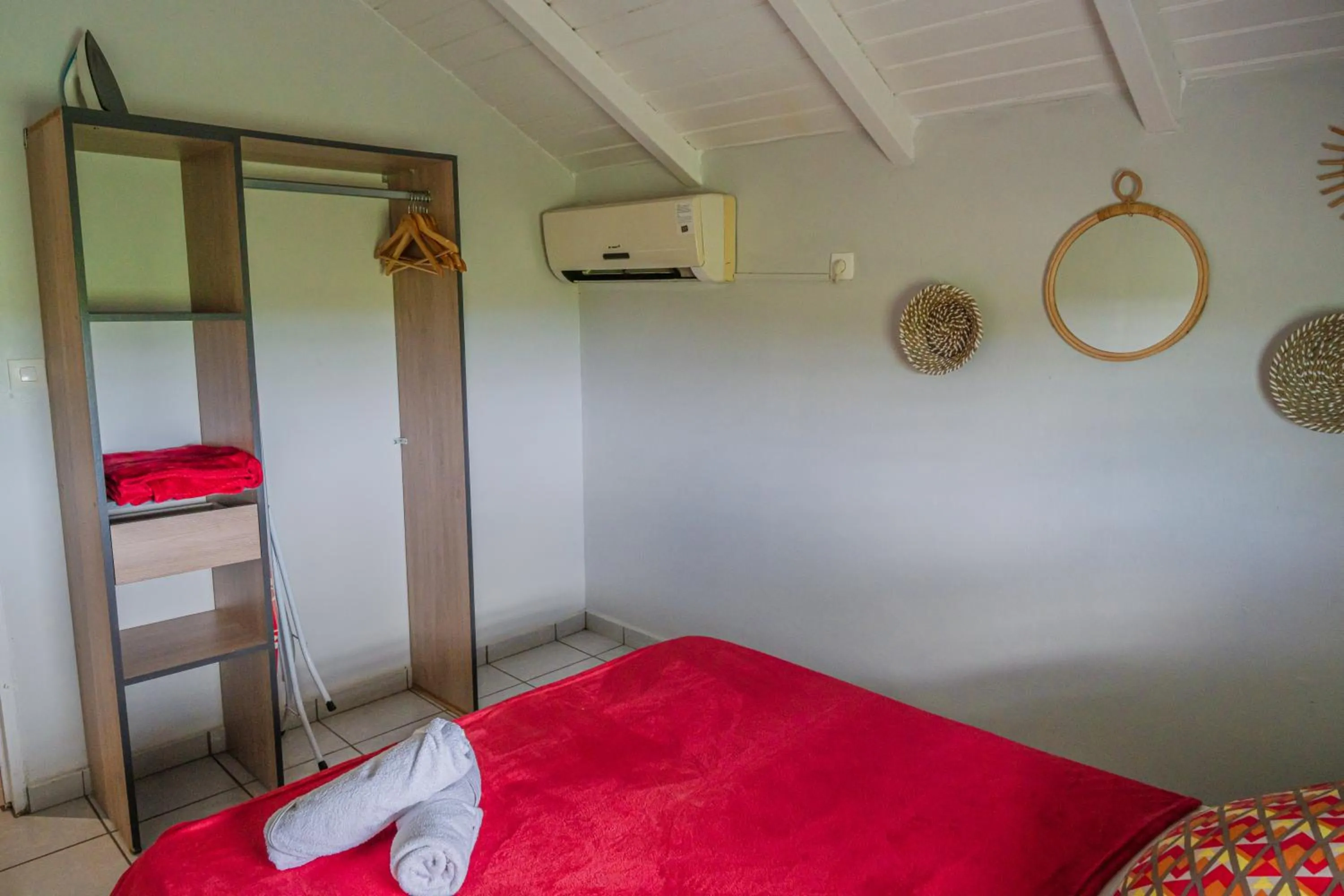 air conditioner, Bed in Domaine De Marly, 3 étoiles