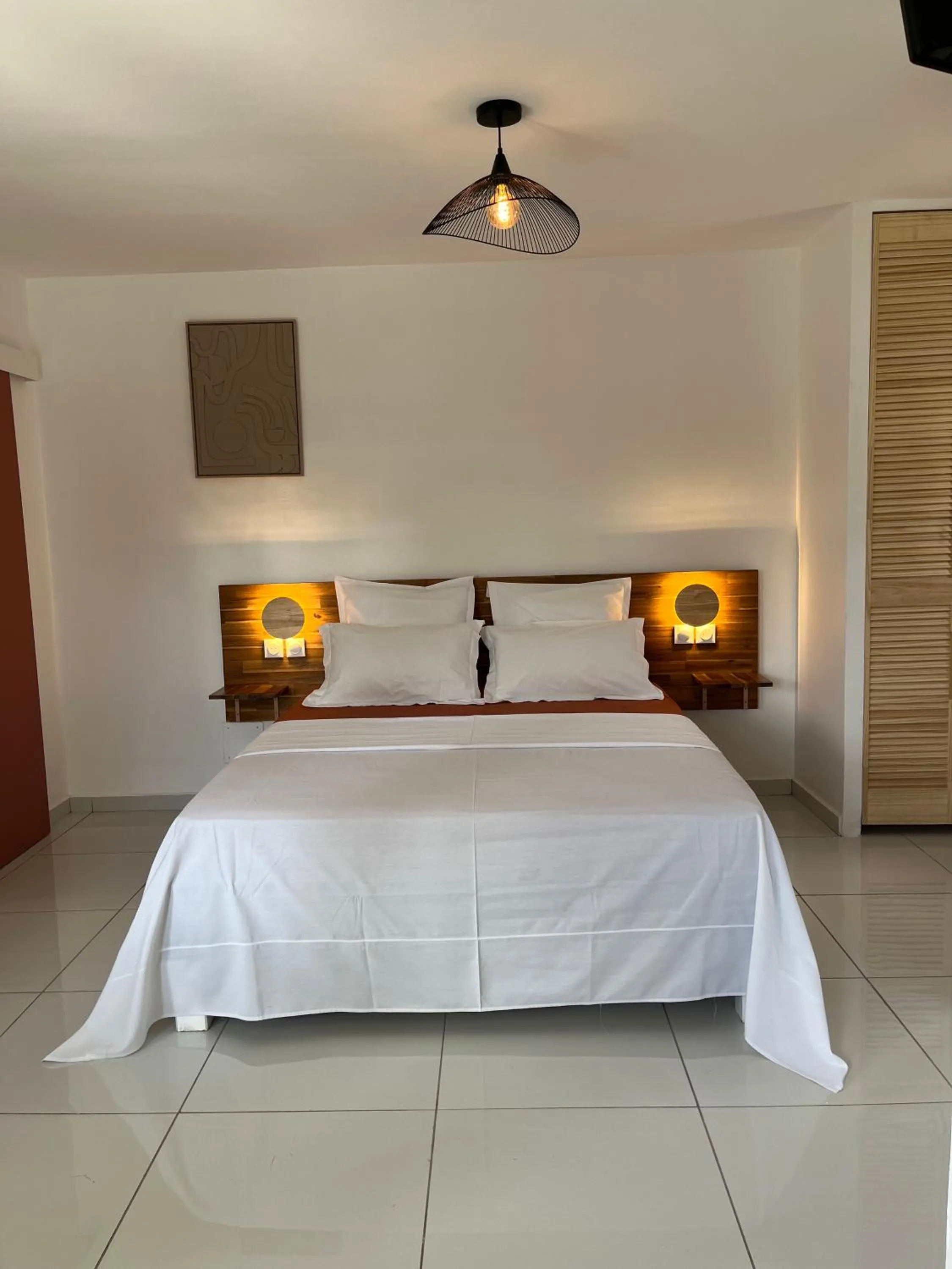 Photo of the whole room, Bed in Domaine De Marly, 3 étoiles