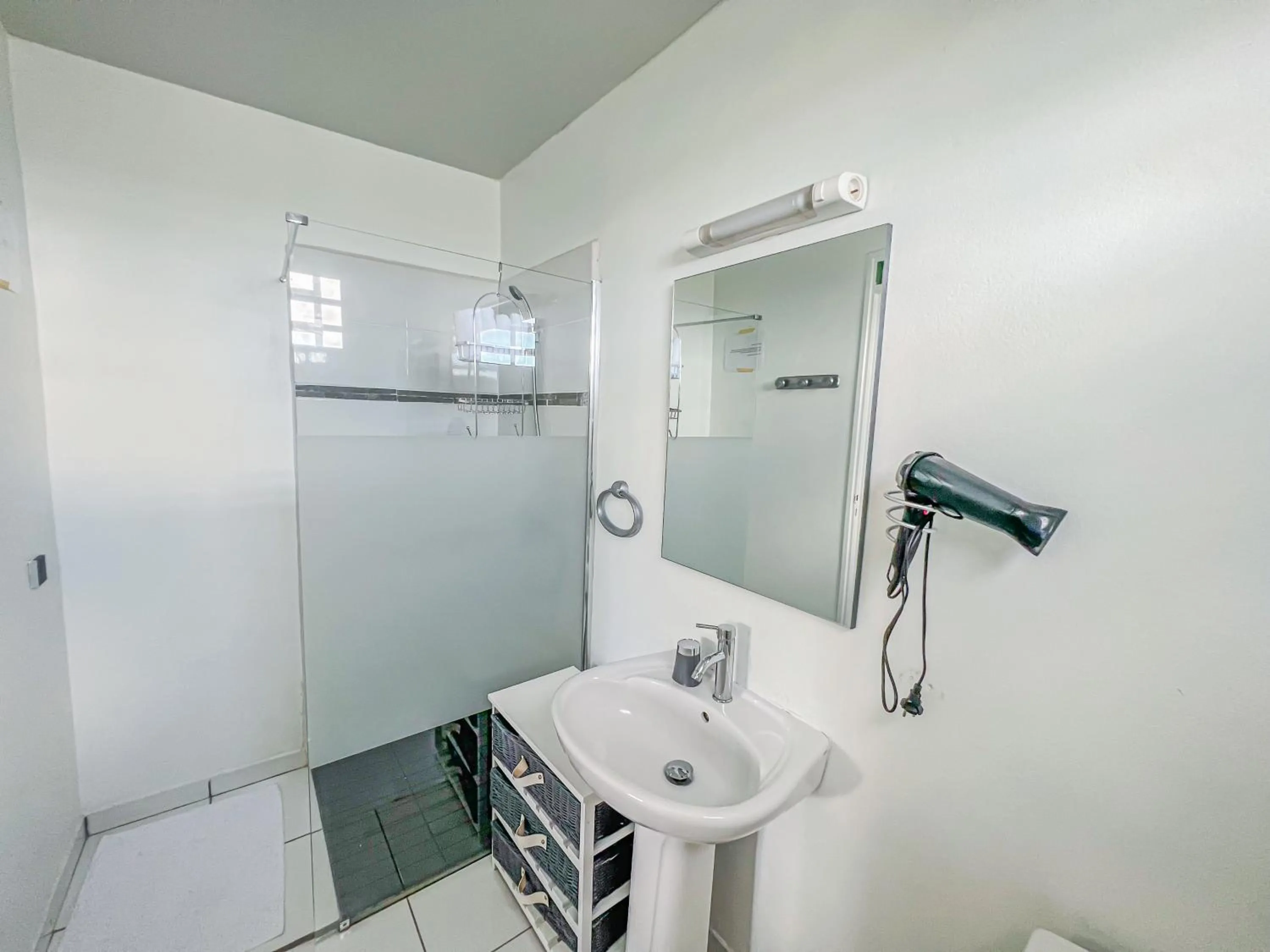 Bathroom in Domaine De Marly, 3 étoiles
