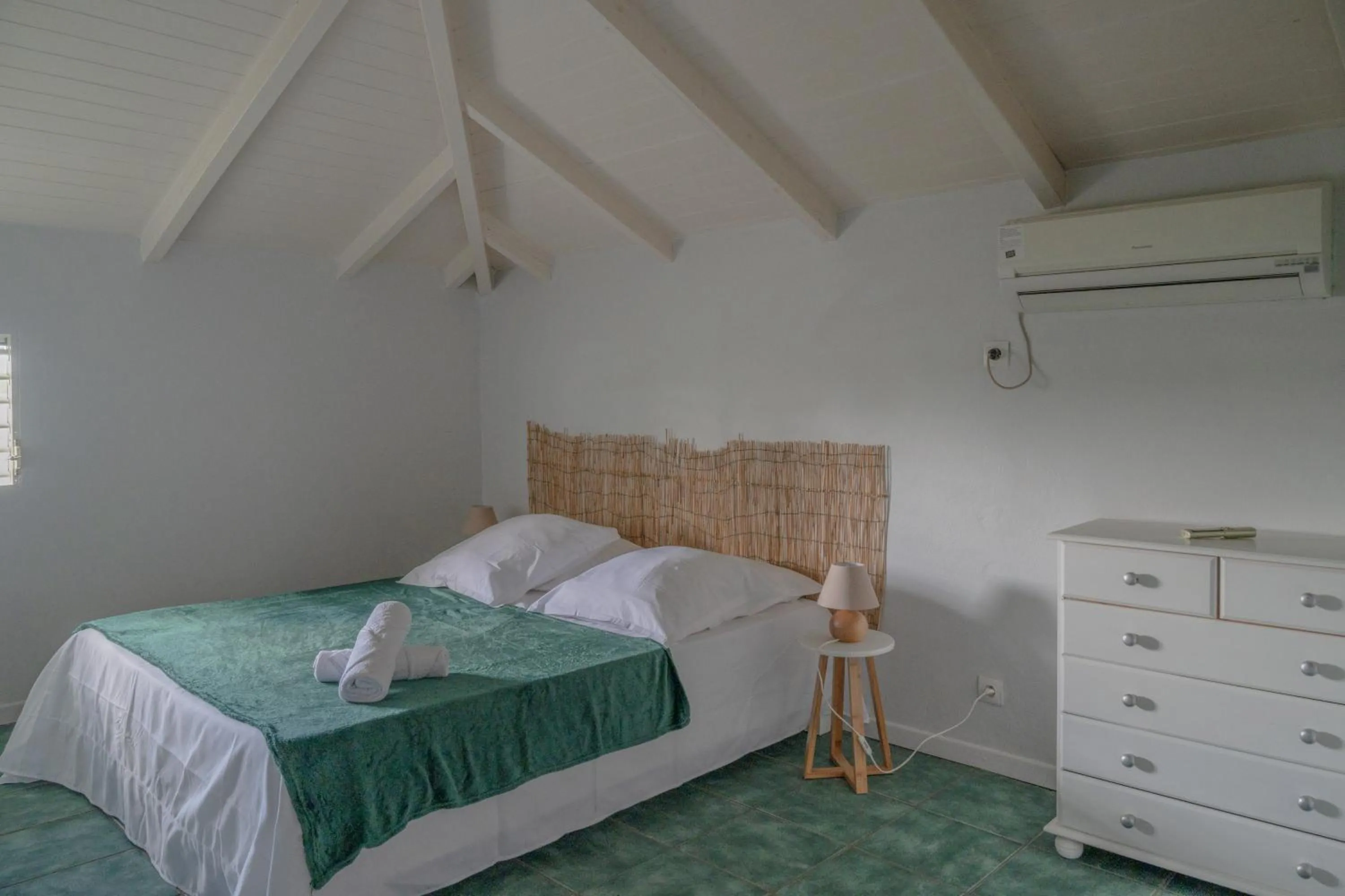 Bedroom, Bed in Domaine De Marly, 3 étoiles