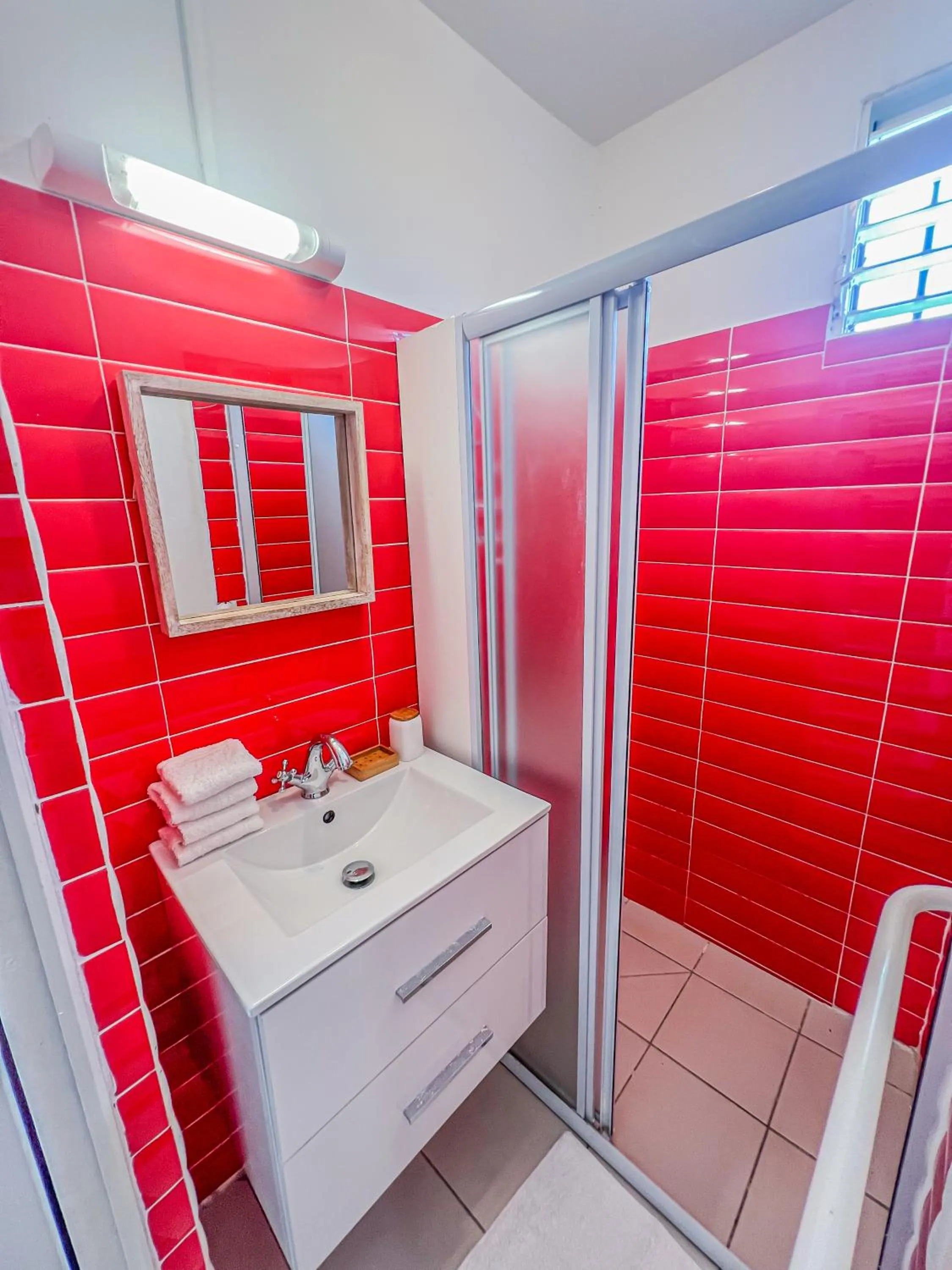 Shower in Domaine De Marly, 3 étoiles