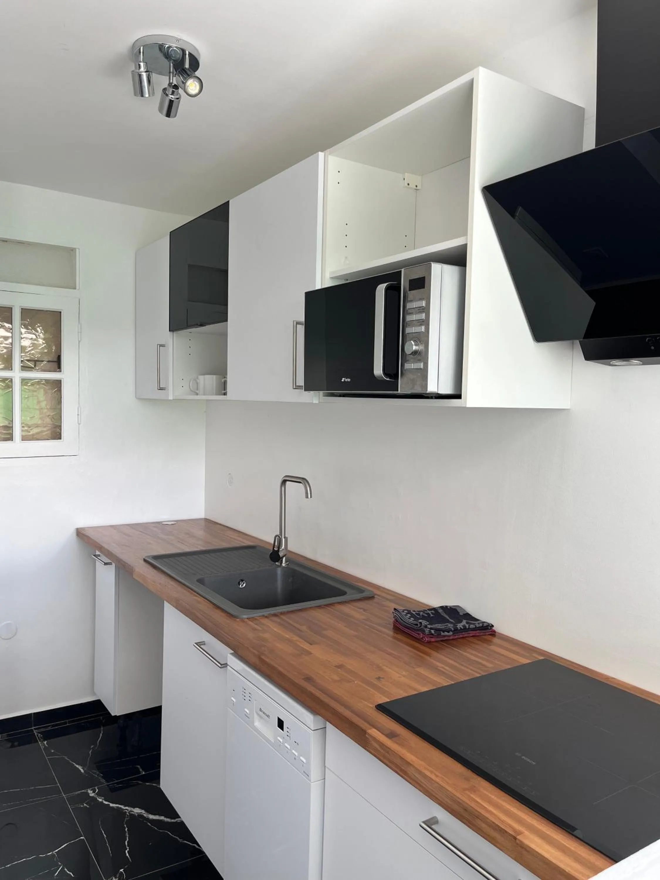 Kitchen or kitchenette in Domaine De Marly, 3 étoiles