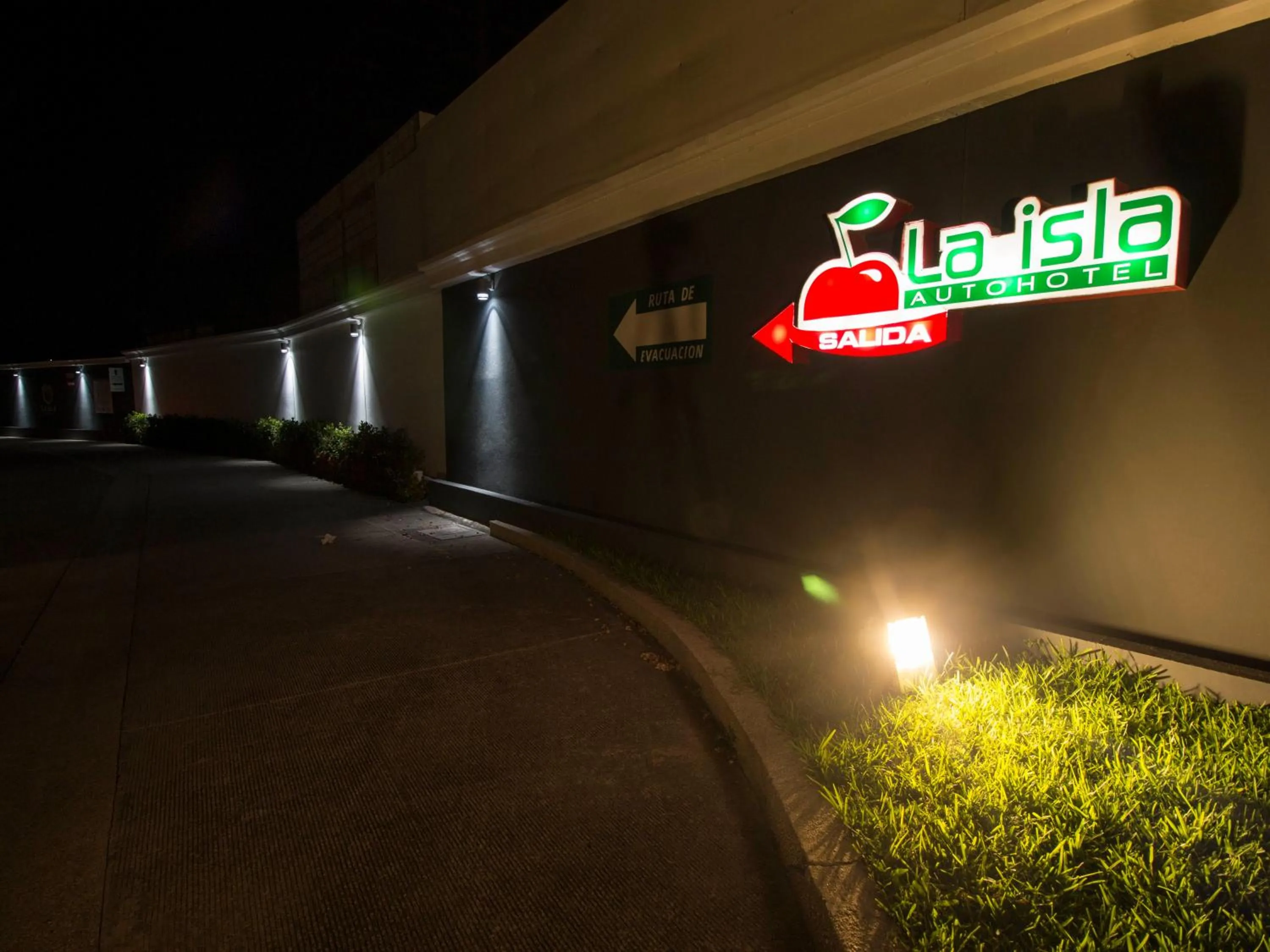 Night in La Isla Auto Hotel