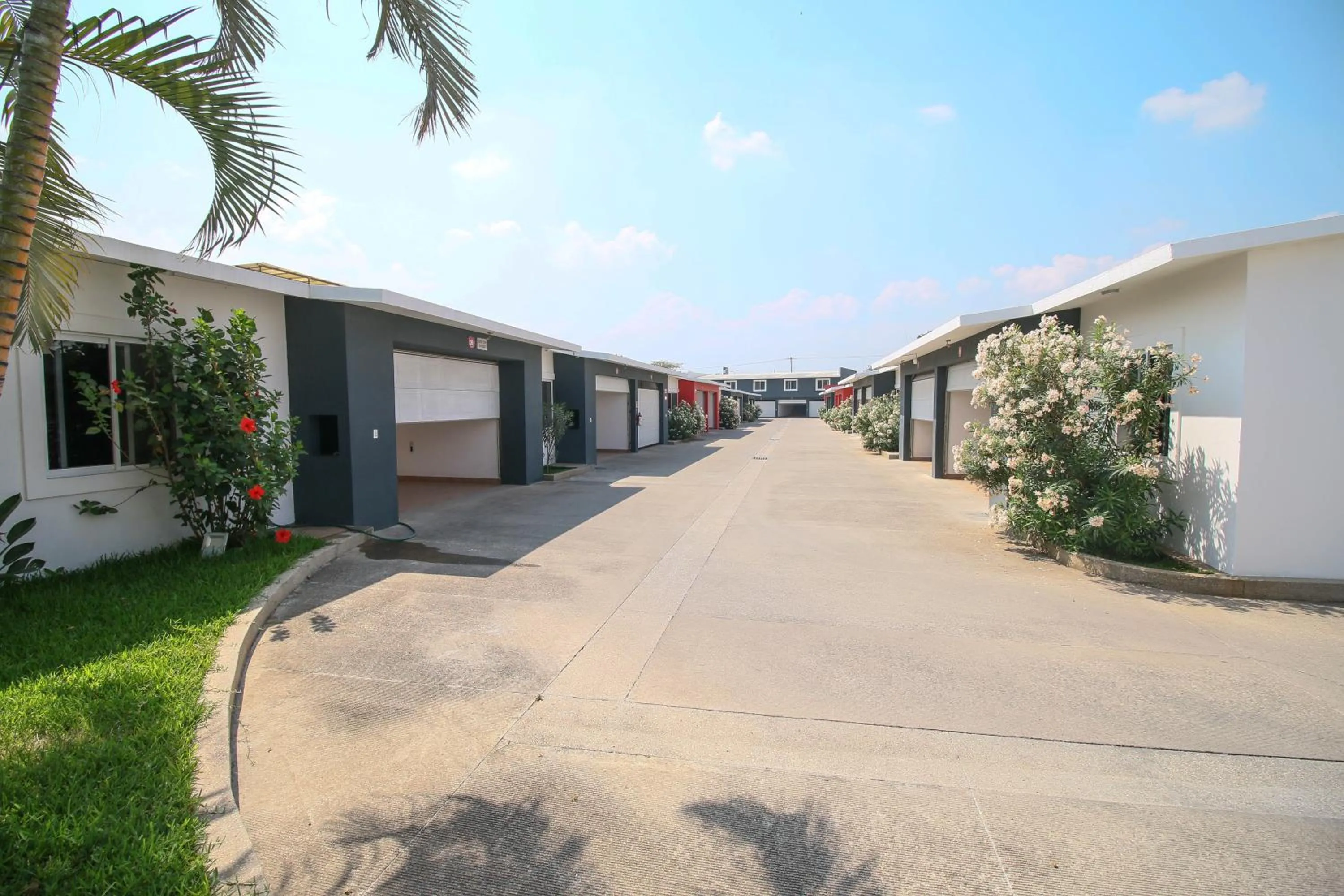 Property building in La Isla Auto Hotel