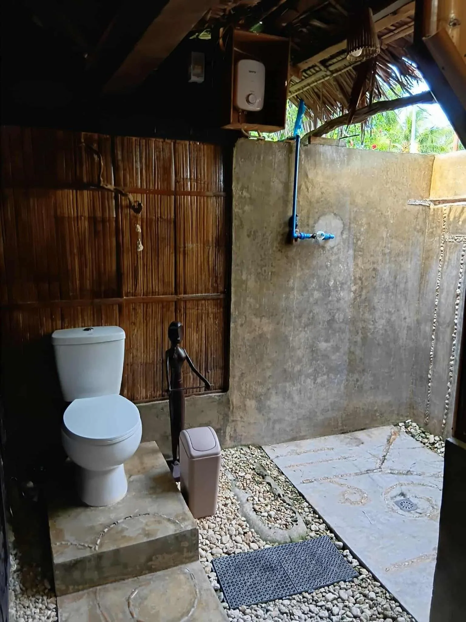 Herbs Guest House and Restaurant near the Sea