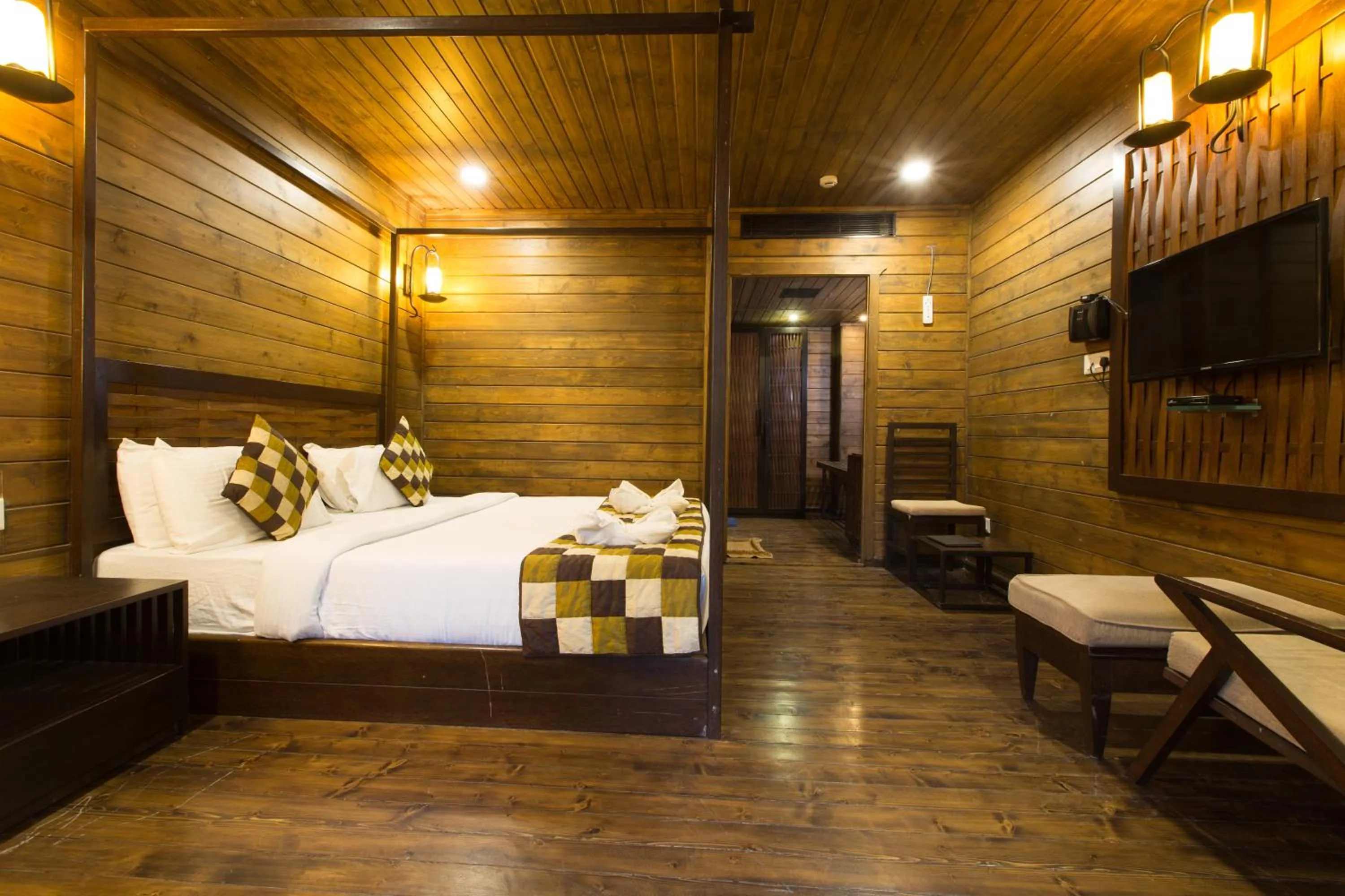 Photo of the whole room, Bed in TSG Aura