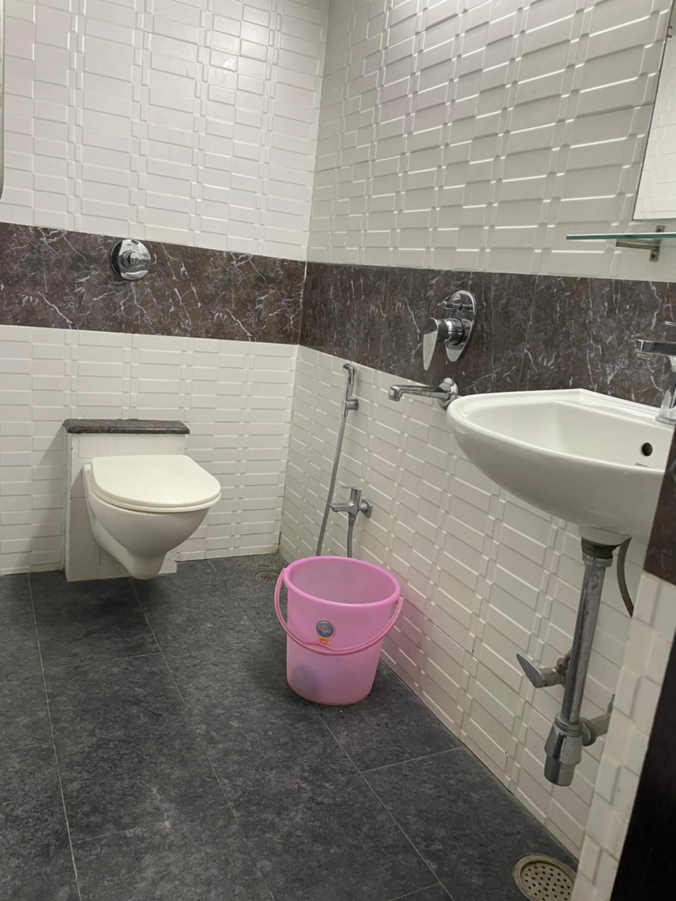 Shower in Hotel KK Residency